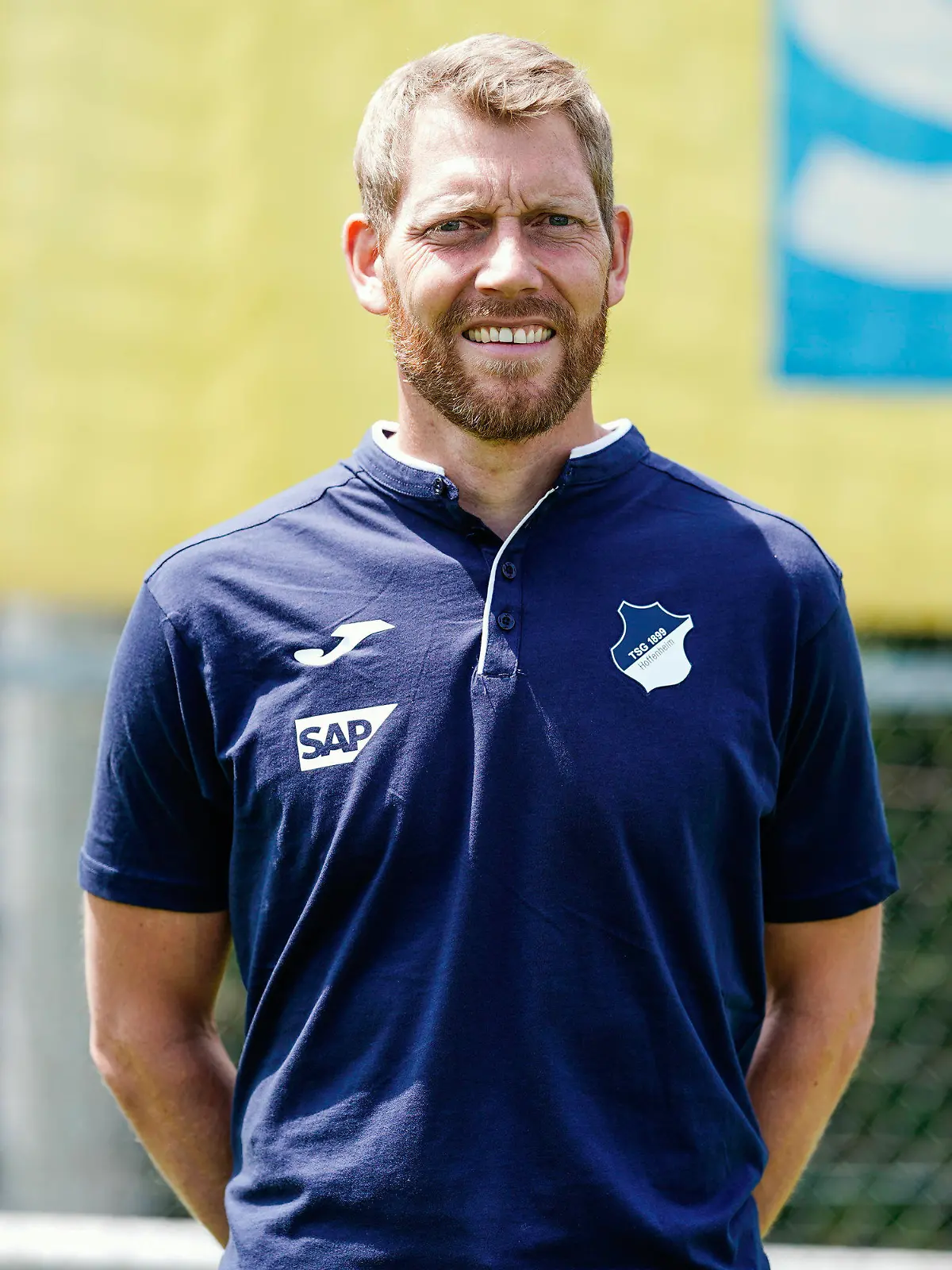 ARCHIV - 06.07.2022, Baden-Württemberg, Sinsheim: Fototermin TSG Hoffenheim, Mannschaftsfoto und Porträts, Trainingszentrum. Torwarttrainer Michael Rechner. Er soll Top-Kandidat auf den Posten des Torwarttrainers beim FC Bayern sein. (zu dpa: «Neuer Bayern-Torwarttrainer: Hoffenheims Rechner als Wunschlösung?») Foto: Uwe Anspach/dpa +++ dpa-Bildfunk +++