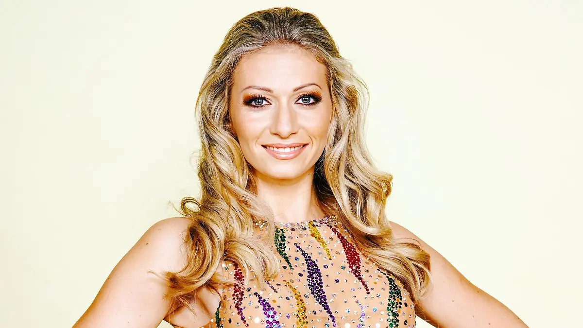 Profitänzer Regina Luca
Verwendung der Bilder für Online-Medien ausschließlich mit folgender Verlinkung: "Alle Infos zu "Let´s Dance" im Special bei RTL.de: https://www.rtl.de/cms/sendungen/lets-dance.html