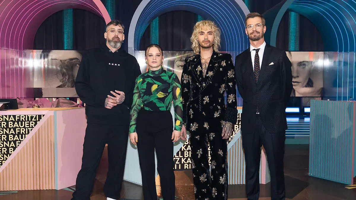 HANDOUT - 10.11.2022, ---: Sido (l-r), Jasna Fritzi Bauer, Bill Kaulitz und Joko Winterscheidt stehen in der Kulisse von «Wer stiehlt mir die Show?». In sechs neuen Folgen des ProSieben-Prominentenquizes wollen Schauspielerin Bauer und die Musiker Sido und Kaulitz ab 19.02.2023 dem Entertainer Joko den Job streitig machen. (zu dpa «Joko macht dem «Tatort» Konkurrenz») Foto: Weiya Yeung/ProSieben/dpa - ACHTUNG: Nur zur redaktionellen Verwendung im Zusammenhang mit einer Berichterstattung über die Sendung und nur mit vollständiger Nennung des vorstehenden Credits. Das Foto darf nicht verändert und nur im vollen Ausschnitt verwendet werden. Keine Archivierung. +++ dpa-Bildfunk +++