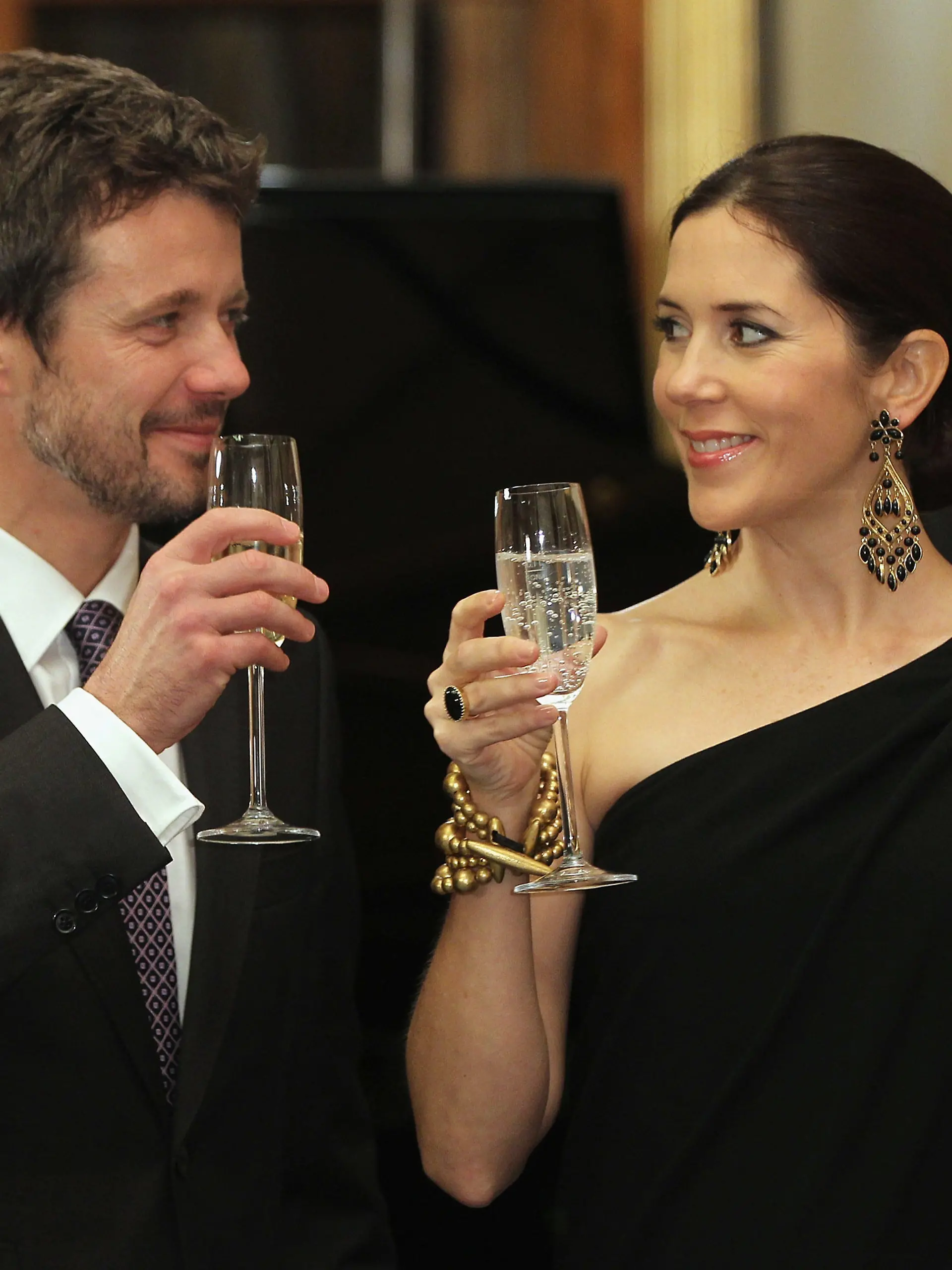 SCHWERIN, GERMANY - SEPTEMBER 27: Danish Crown Prince Frederik and Danish Crown Princess Mary, who is pregnant with twins, attend a reception and dinner in their honour at Schloss Schwerin palace on September 27, 2010 in Schwerin, Germany. Prince Frederik and Princess Mary are on a two-day visit to northern Germany. (Photo by Sean Gallup/Getty Images)