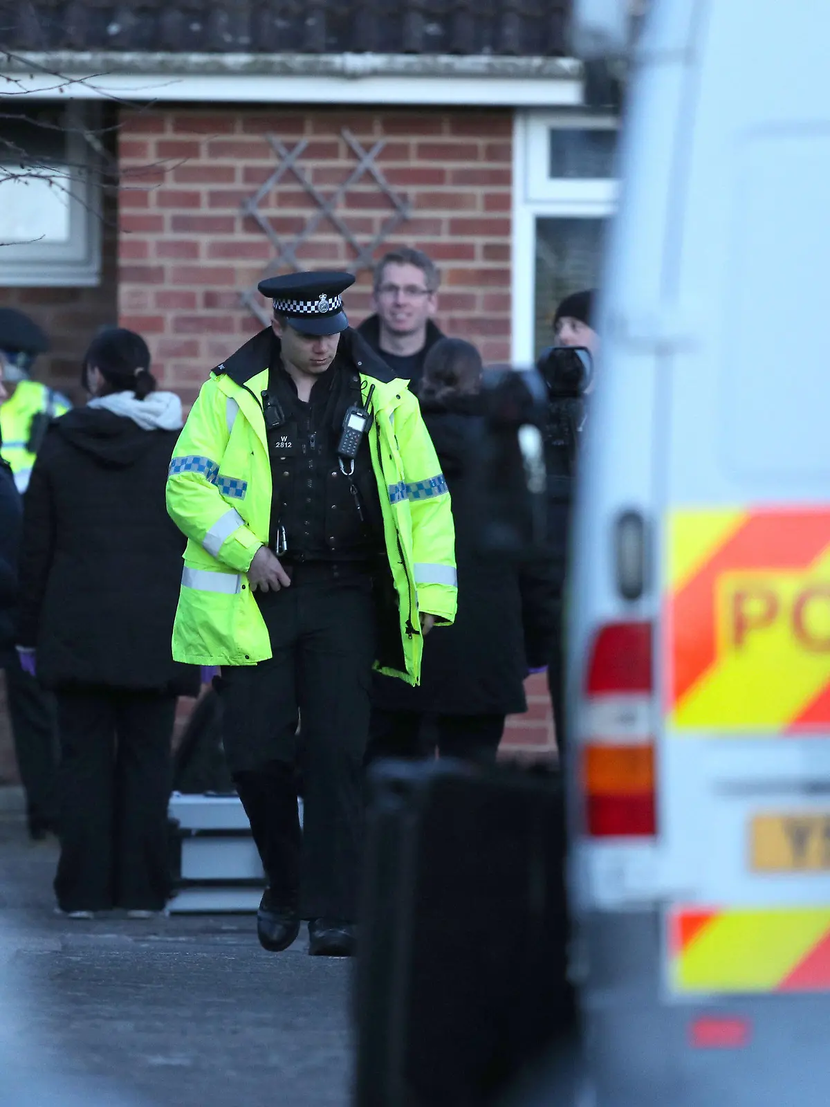 07.03.2018, Großbritannin, Salisbury: Die Polizei ermittelt in dem Haus des Doppelagenten Sergei Skripa, der mit seiner Tochter Opfer eines Nervengift Angriffs wurde. In der südenglischen Stadt Salisbury wurde am Wochenende ein Mann mit Vergiftungserscheinungen aufgefunden, bei dem es sich um den früheren Oberst des russischen Militärgeheimdienstes GRU, Skripal, handeln soll. Er war in Russland als britischer Spion verurteilt und bei einem Austausch 2010 freigelassen worden. Foto: Andrew Matthews/PA Wire/dpa +++ dpa-Bildfunk +++