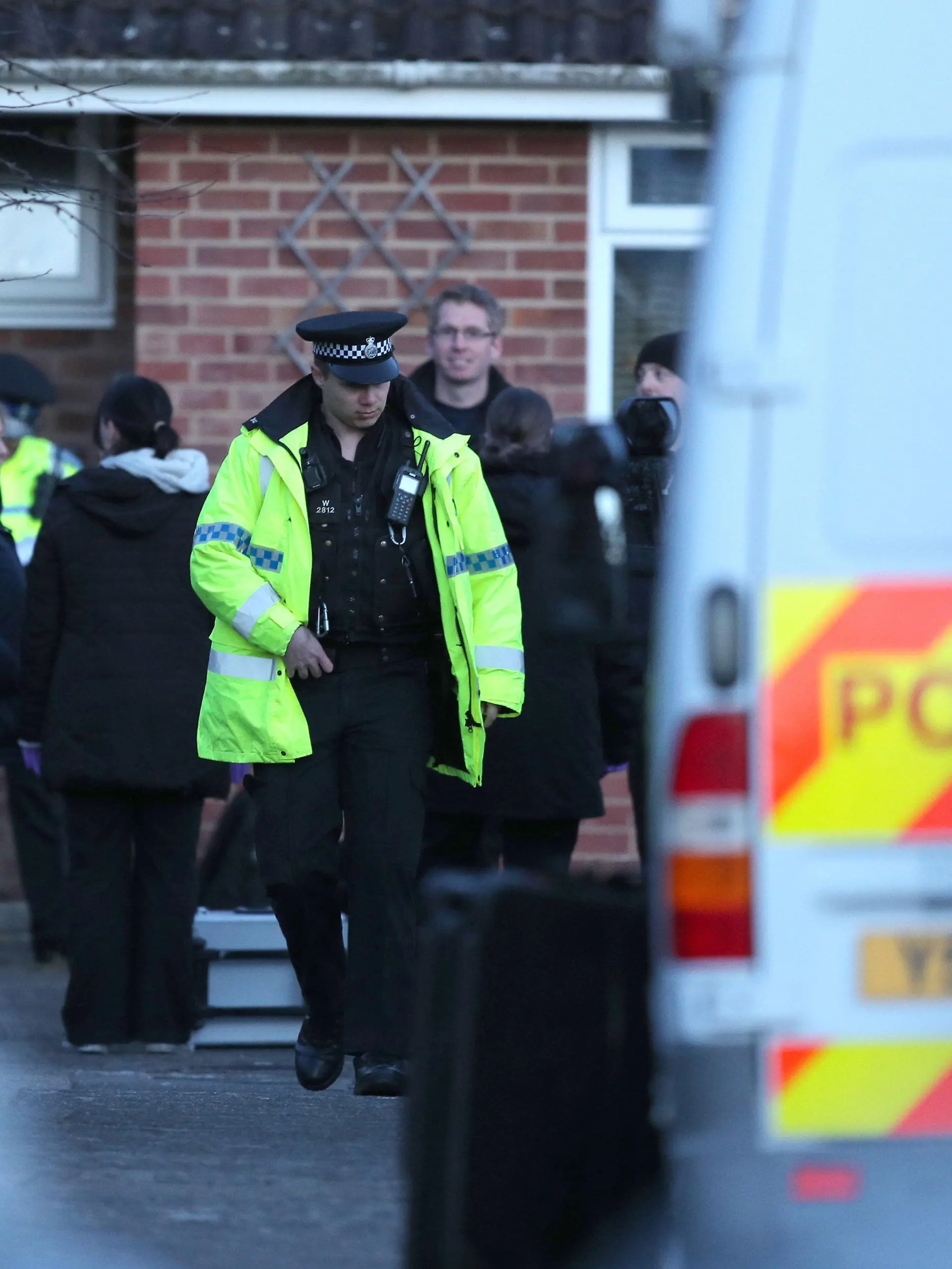 07.03.2018, Großbritannin, Salisbury: Die Polizei ermittelt in dem Haus des Doppelagenten Sergei Skripa, der mit seiner Tochter Opfer eines Nervengift Angriffs wurde. In der südenglischen Stadt Salisbury wurde am Wochenende ein Mann mit Vergiftungserscheinungen aufgefunden, bei dem es sich um den früheren Oberst des russischen Militärgeheimdienstes GRU, Skripal, handeln soll. Er war in Russland als britischer Spion verurteilt und bei einem Austausch 2010 freigelassen worden. Foto: Andrew Matthews/PA Wire/dpa +++ dpa-Bildfunk +++