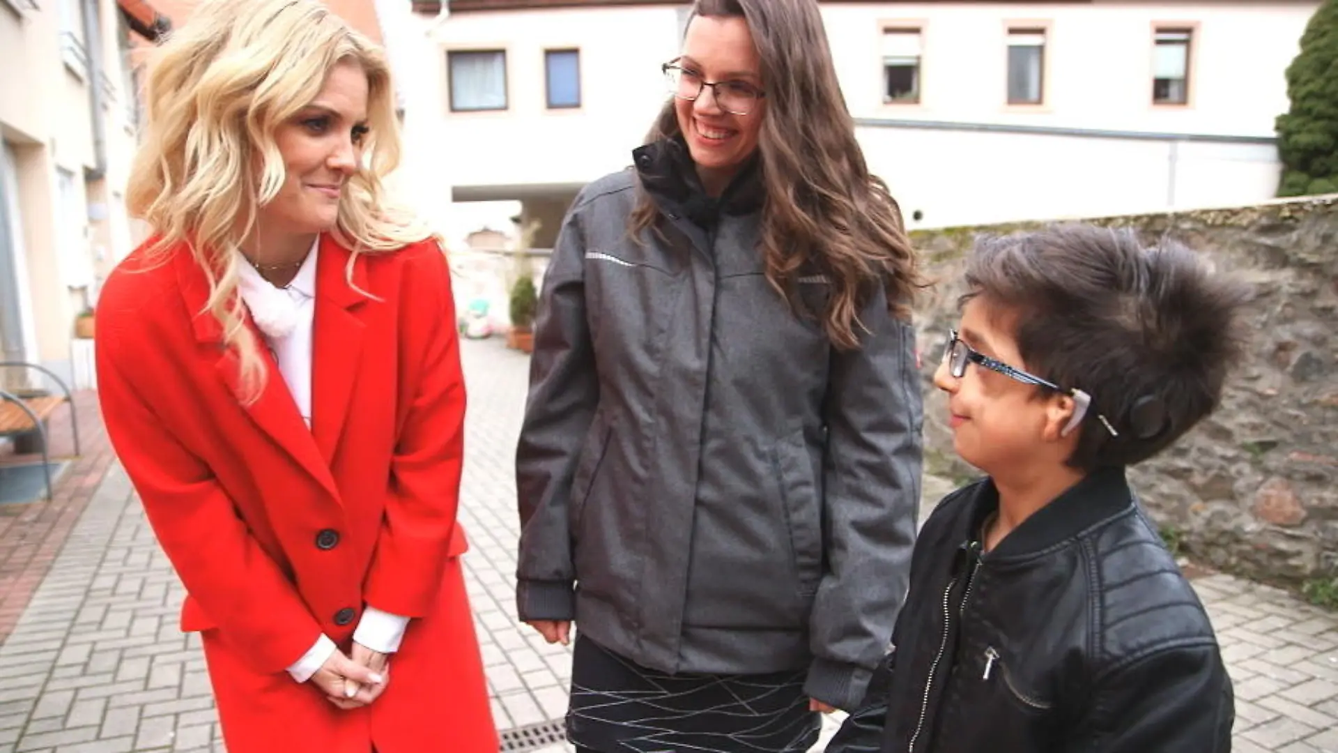 Der kleine Ramil - was für ein Kämpfer! Jenny Knäble überrascht Jungen zum 9. Geburtstag
