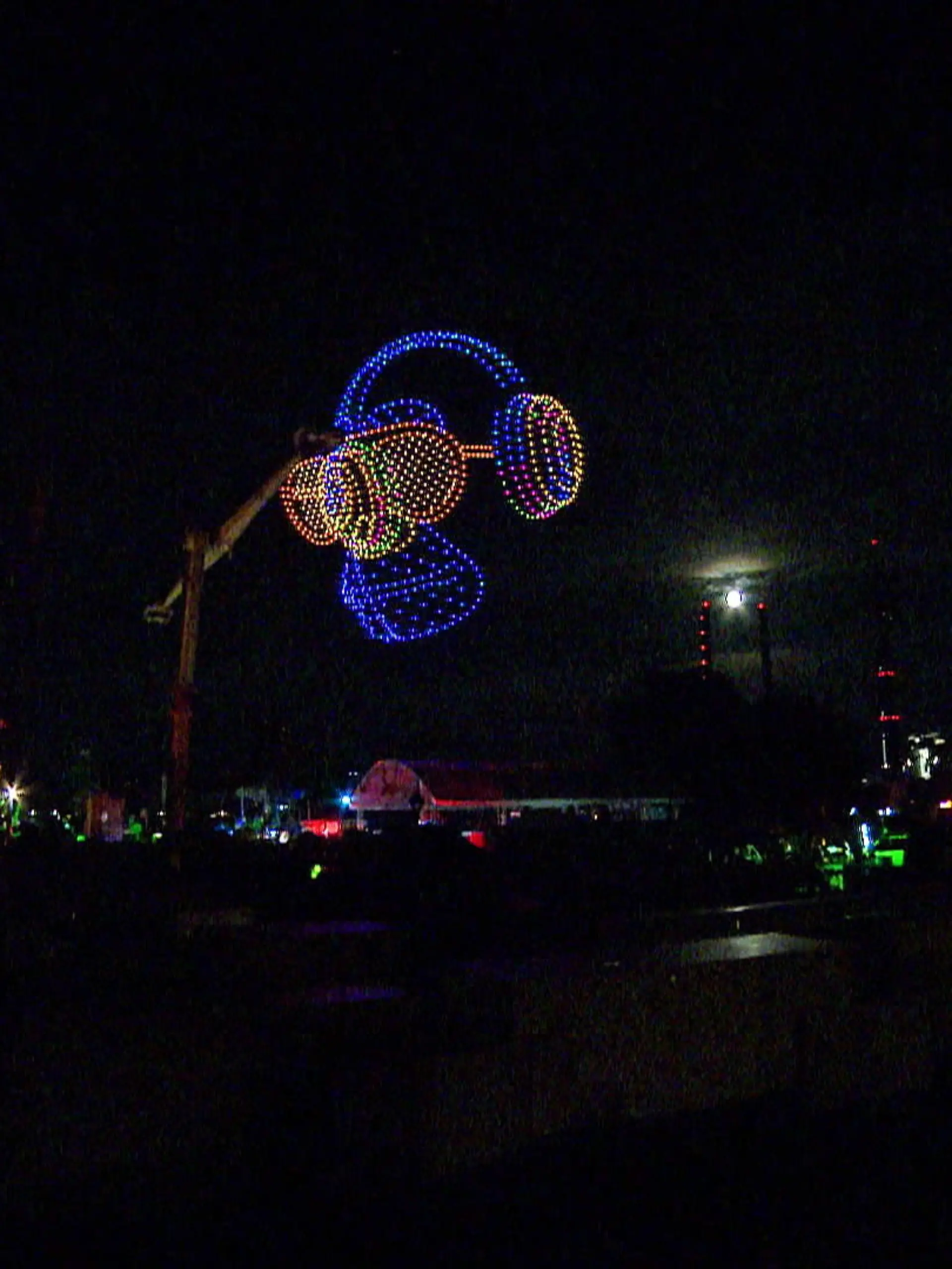 Bild zu: "Drohnenshow zur Rheinkirmes"