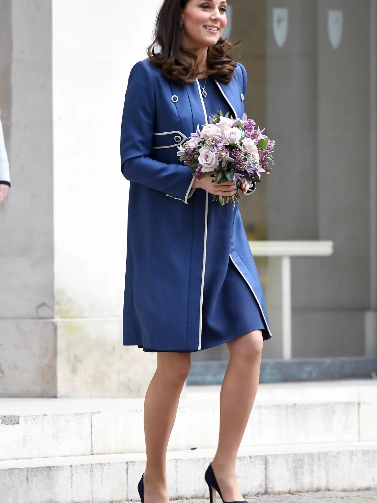 Herzogin Kate besucht das Royal College of Obstetricians and Gynaecologists Duchess of Cambridge visits the RCOG and St Thomas Hospital The Duchess of Cambridge leaves after a visit to the Royal College of Obstetricians and Gynaecologists, Regents Park, London. Photo credit should read: Doug Peters/EMPICS Entertainment PUBLICATIONxINxGERxSUIxAUTxONLY Copyright: xDougxPetersx 35252415  