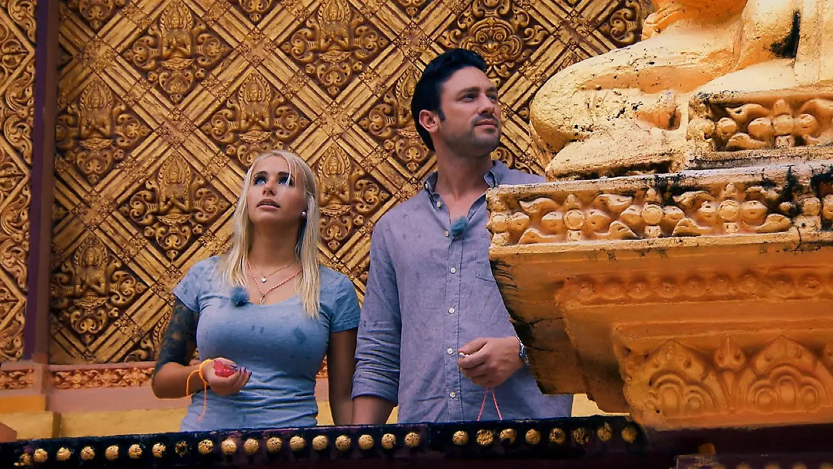Carina und Daniel entdecken die vietnamesische Kultur.