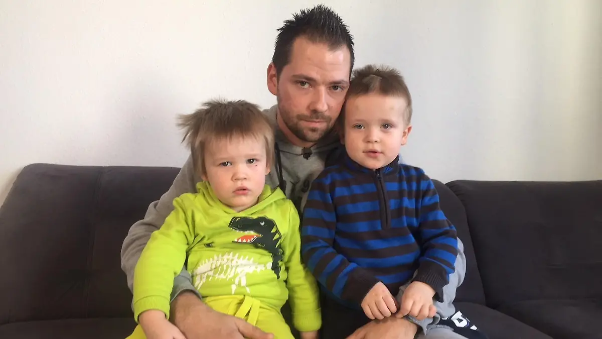 Als das Schwesterchen von Louis (2) und Elias (3) zur Welt kam, schlug das Herz ihrer Mama nur noch dank Maschinen.