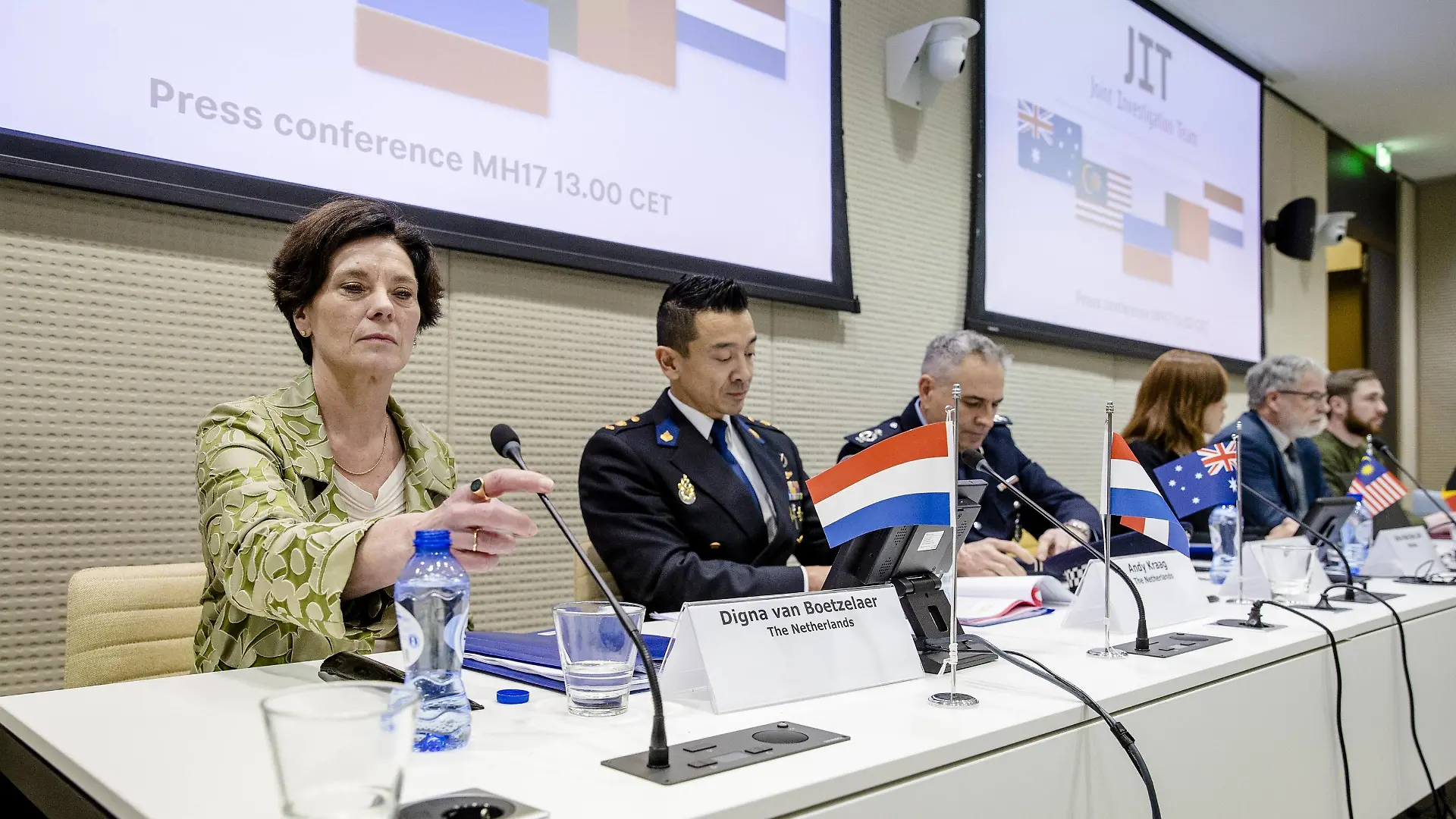 THE HAGUE - Digna van Boetzelaer Netherlands, Andy Kraag Netherlands, David McLean Australia, Asha Hoe Soo Lian Malaysia, Eric van der Sypt Belgium, Oleksandr Bank Ukraine prior to a presentation of the Joint Investigation Team JIT of results in the ongoing investigation into those involved in the downing of flight MH17. It concerns an investigation into the crew of the missile installation that brought down the aircraft and those responsible for the delivery of the weapon system. ANP SEM VAN DER WAL netherlands out - belgium out *** THE HAGUE Digna van Boetzelaer Netherlands , Andy Kraag Netherlands , David McLean Australia , Asha Hoe Soo Lian Malaysia , Eric van der Sypt Belgium , Oleksandr Bank Ukraine prior to a presentati PUBLICATIONxINxGERxSUIxAUTxONLY Copyright: xx x462356145x originalFilename: 462356145.jpg