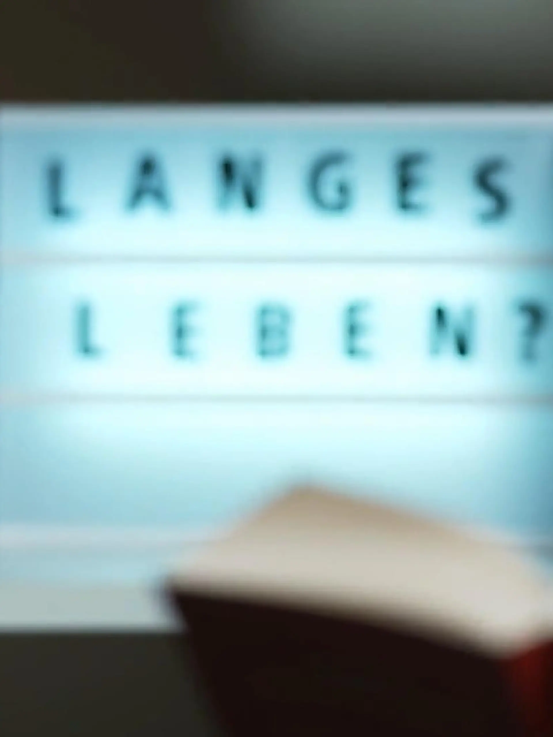 Ob auf dem Tablet oder im guten alten Buch aus Papier - lesen ist gesund, ganz egal wie. Doch warum ist das Schmökern eigentlich so gesund?