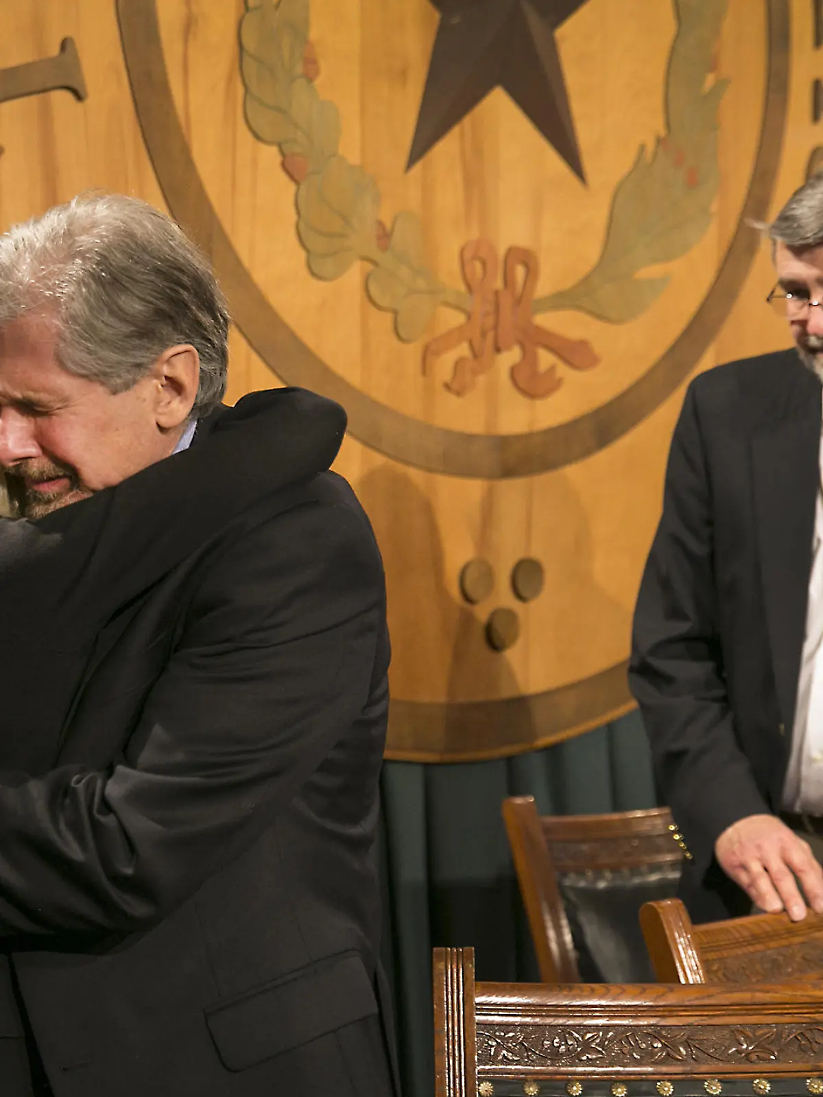 Kent Whitaker, Vater von Thomas Whitaker, in Umarmung mit neuer Ehefrau
