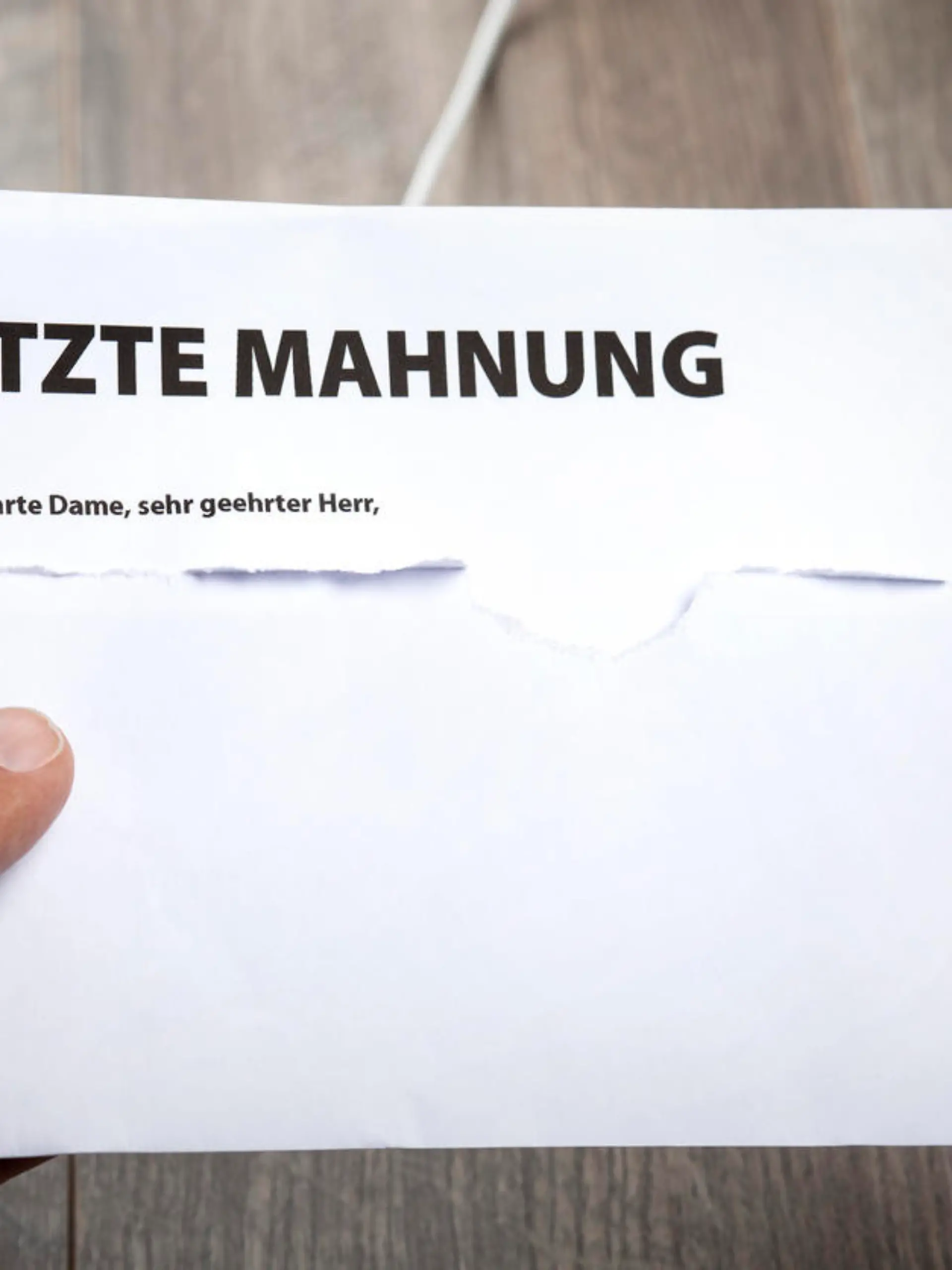 Getting a past due reminder notice. In German: Letzte Mahnung