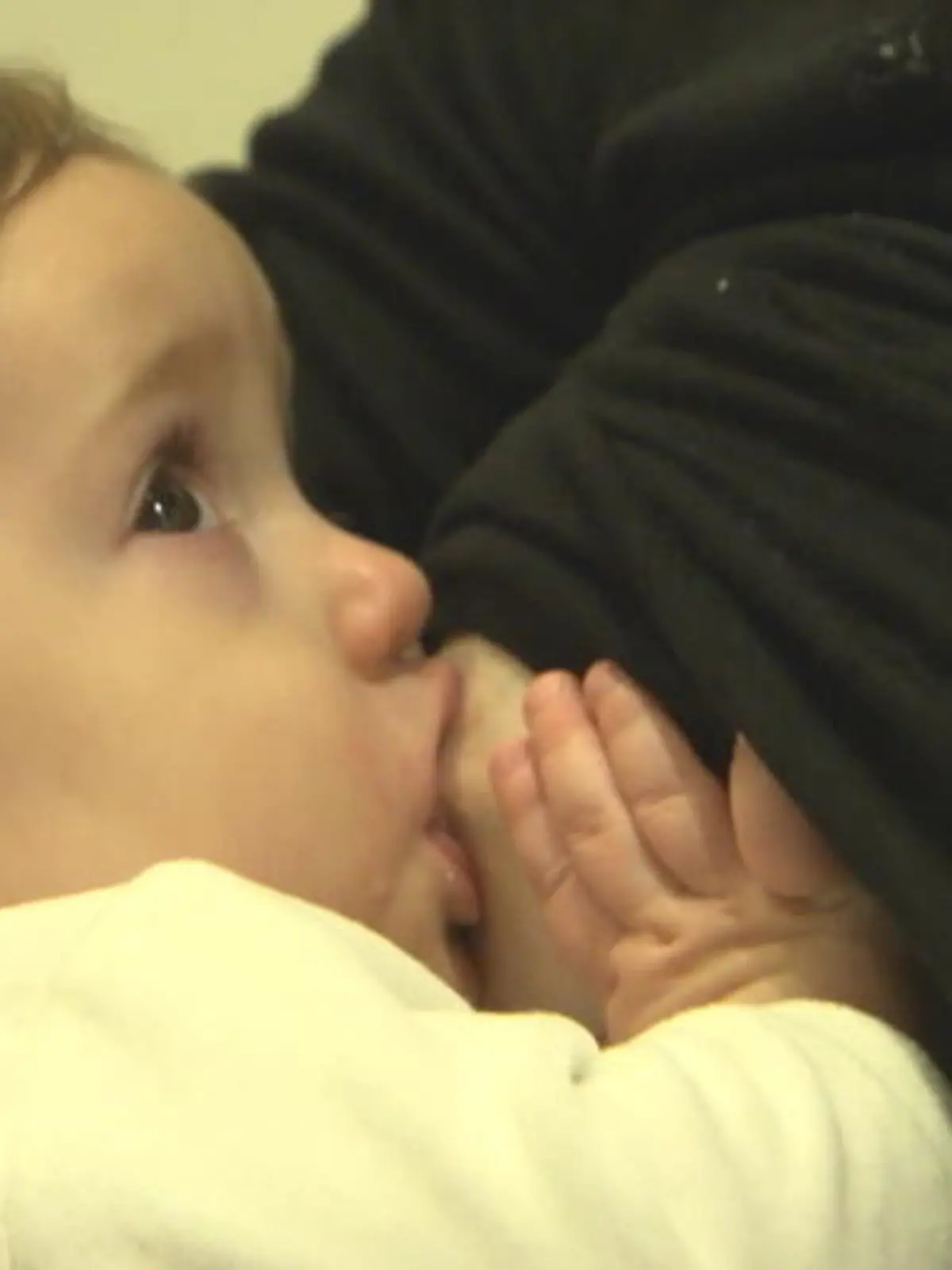 Bild zu: "Sensation: Transgenderfrau kann Baby stillen"