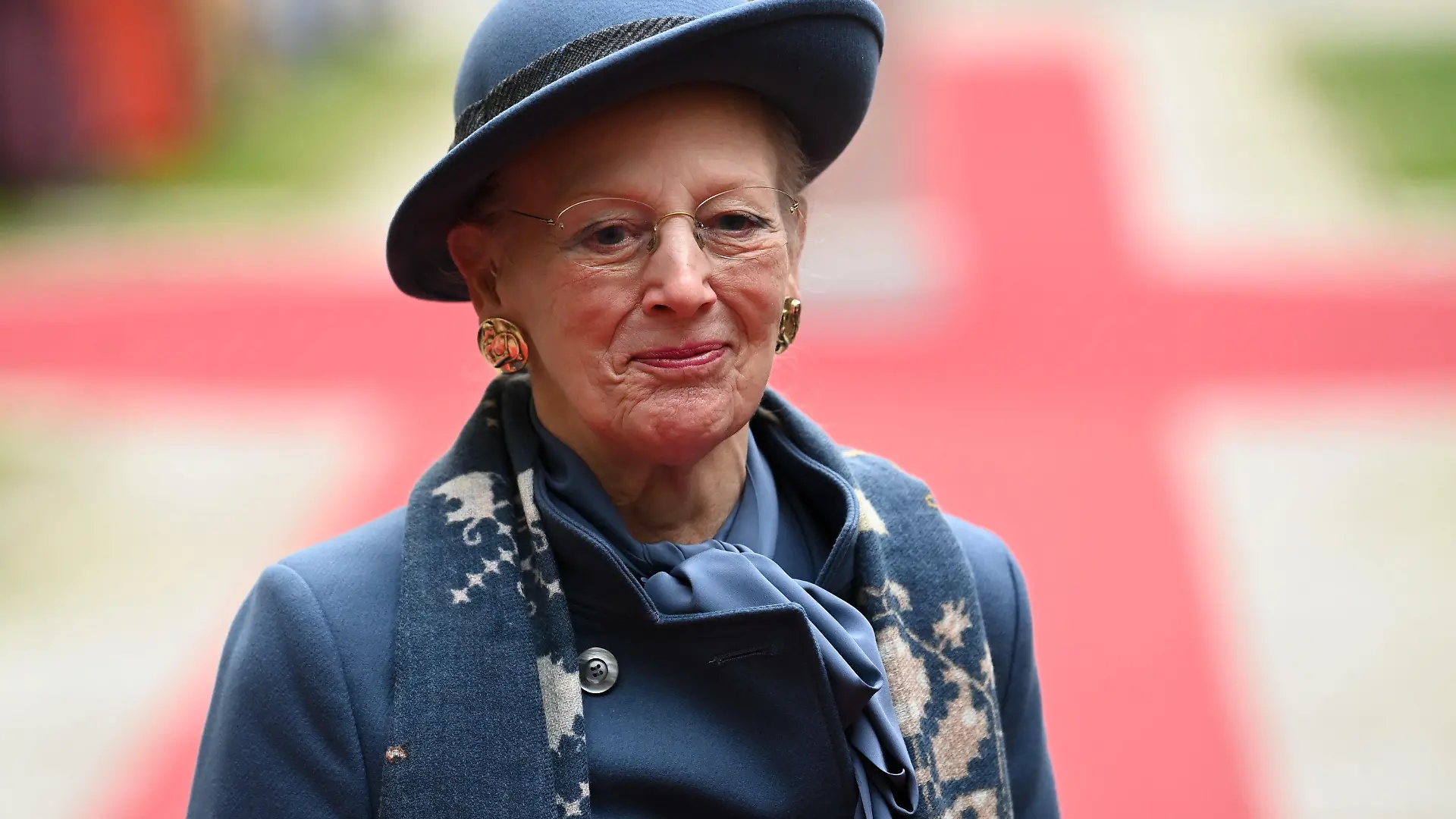 ARCHIV - 12.11.2021, Bayern, München: Königin Margrethe II. von Dänemark kommt zur Residenz. (zu dpa: «Dänische Königin Margrethe wird am Rücken operiert») Foto: Sven Hoppe/dpa +++ dpa-Bildfunk +++