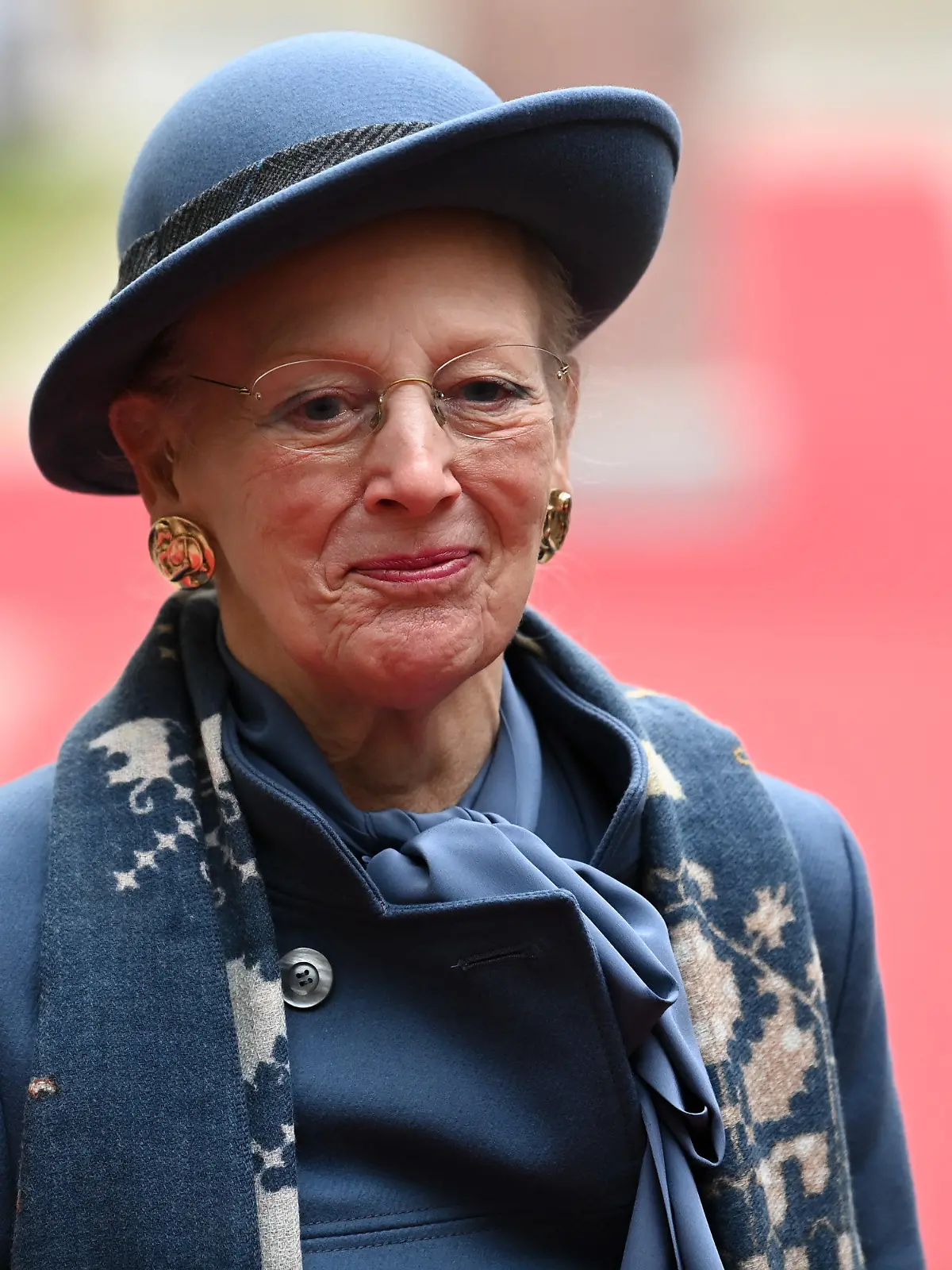 ARCHIV - 12.11.2021, Bayern, München: Königin Margrethe II. von Dänemark kommt zur Residenz. (zu dpa: «Dänische Königin Margrethe wird am Rücken operiert») Foto: Sven Hoppe/dpa +++ dpa-Bildfunk +++