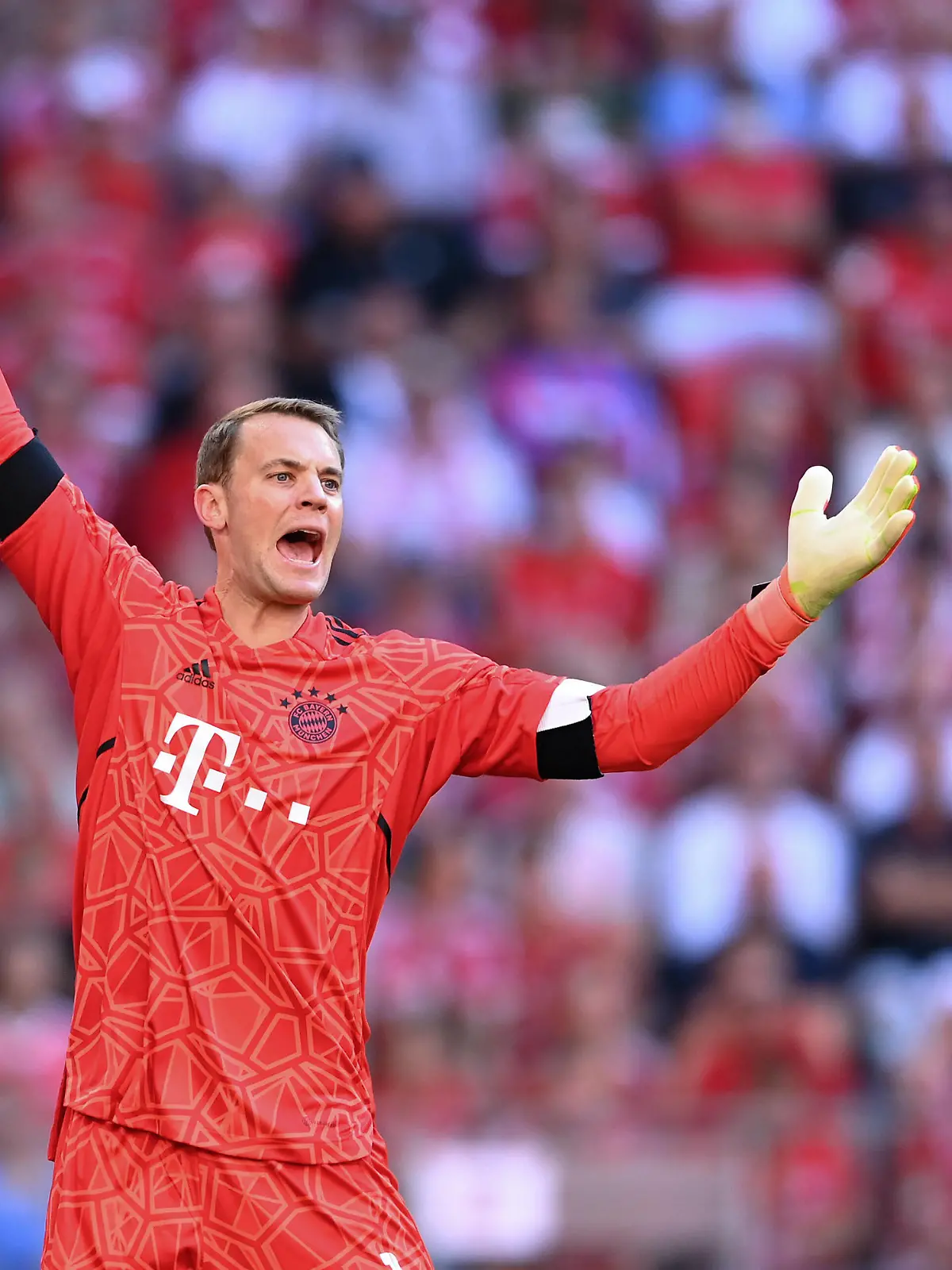 Fussball 1. Bundesliga Saison 2022/2023 2. Spieltag FC Bayern Muenchen - VfL Wolfsburg 14.08.2022 Torwart Manuel Neuer FC Bayern Muenchen *** Football 1 Bundesliga season 2022 2023 2 matchday FC Bayern Muenchen VfL Wolfsburg 14 08 2022 goalkeeper Manuel Neuer FC Bayern Muenchen