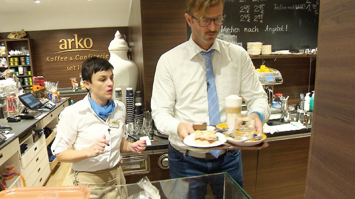 Undercover Boss Bei arko muss sich der Herr über Kaffee und Kuchen