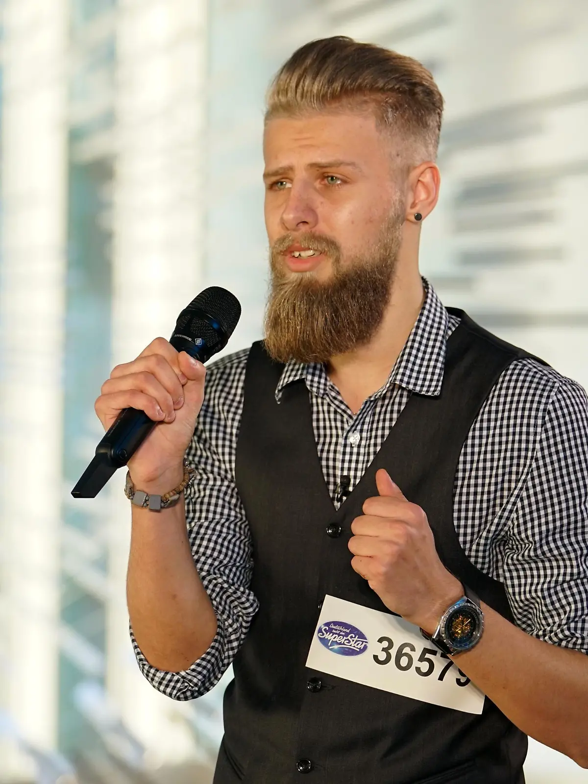 Patryk Magdziarz aus Laupen.