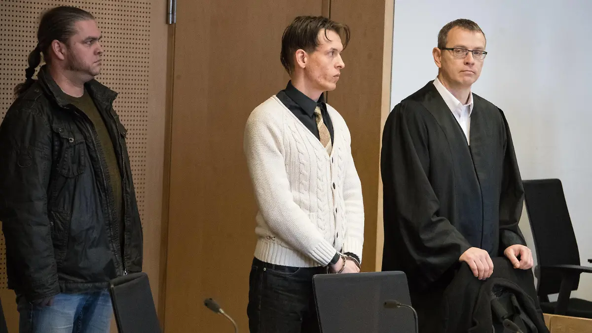 Freies Angebot Frankfurt/Oder 02.02.18 Prozess gegen Jan Geiger, Urteil am 2.2.2018 im Gericht in Frankfurt / Oder. Er hat in Muellrose seine Grossmutter getoetet und auf der Flucht 2 polizisten totgefahren. Dafuer erhielt er nun lebenslaenglich. *** Local Caption *** ( *** Free offer Frankfurt or 02 02 18 Jan Geiger trial judgment on 2 2 2018 in the Court in Frankfurt Oder he has killed his grandmother in garbage rose and running went dead 2 policemen for now for life, he received * local caption *.
