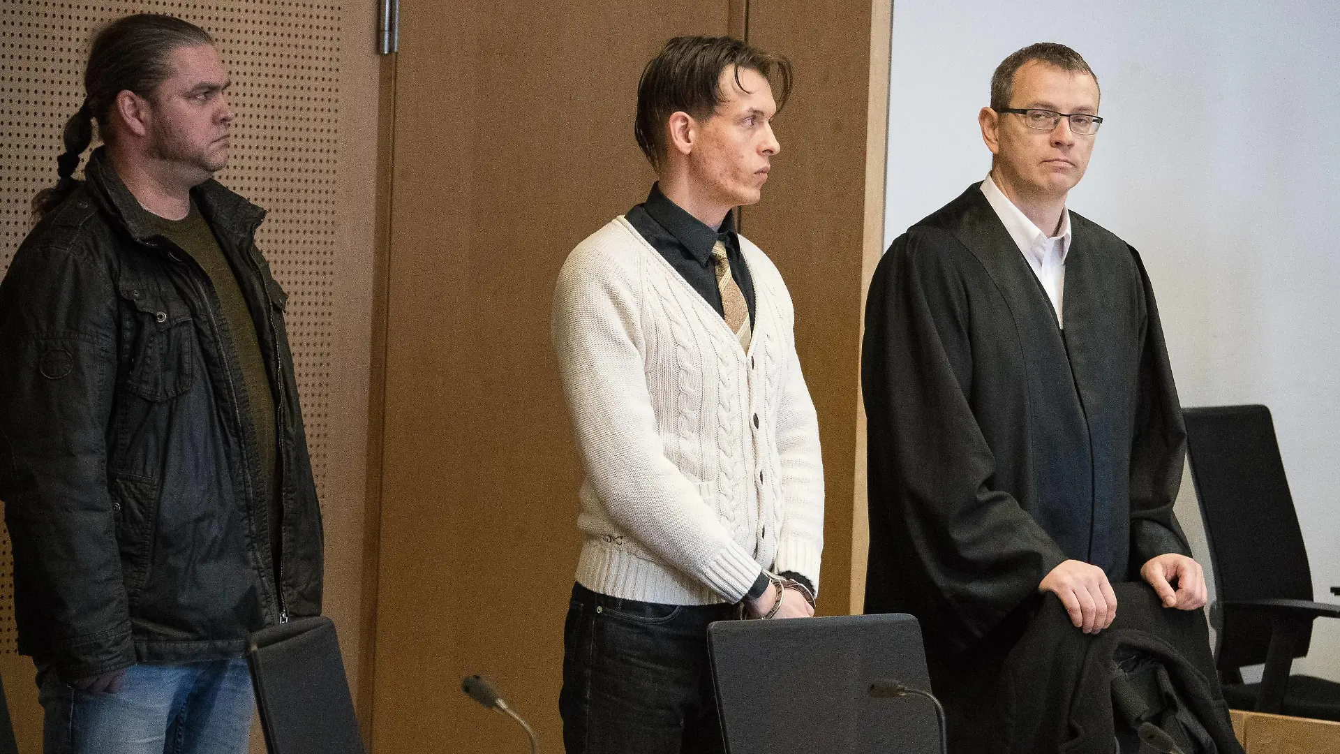 Freies Angebot Frankfurt/Oder 02.02.18 Prozess gegen Jan Geiger, Urteil am 2.2.2018 im Gericht in Frankfurt / Oder. Er hat in Muellrose seine Grossmutter getoetet und auf der Flucht 2 polizisten totgefahren. Dafuer erhielt er nun lebenslaenglich. *** Local Caption *** ( *** Free offer Frankfurt or 02 02 18 Jan Geiger trial judgment on 2 2 2018 in the Court in Frankfurt Oder he has killed his grandmother in garbage rose and running went dead 2 policemen for now for life, he received * local caption *.