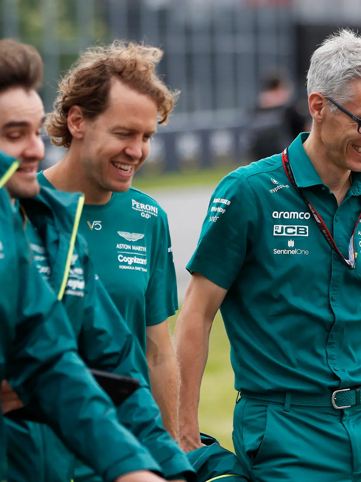  Formula 1 2022: Canadian GP CIRCUIT GILLES-VILLENEUVE, CANADA - JUNE 16: Sebastian Vettel, Aston Martin track walk with team members and Mike Krack, Team Principal, Aston Martin F1 during the Canadian GP at Circuit Gilles-Villeneuve on Thursday June 16, 2022 in Montreal, Canada. Photo by Zak Mauger / LAT Images Images PUBLICATIONxINxGERxSUIxAUTxHUNxONLY GP2209_143733_56I8363