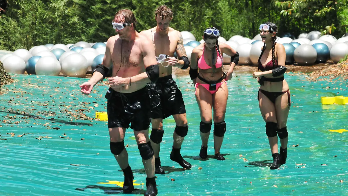 Tag 8- Dschungelprüfung "Creek der Sterne" mit Kattia Vides (r.), Jenny Frankhauser, Ansgar Brinkmann (l.) und David Friedrich. Sie haben das Unmögliche möglich gemacht: Alle zehn Sterne für das Team geholt.