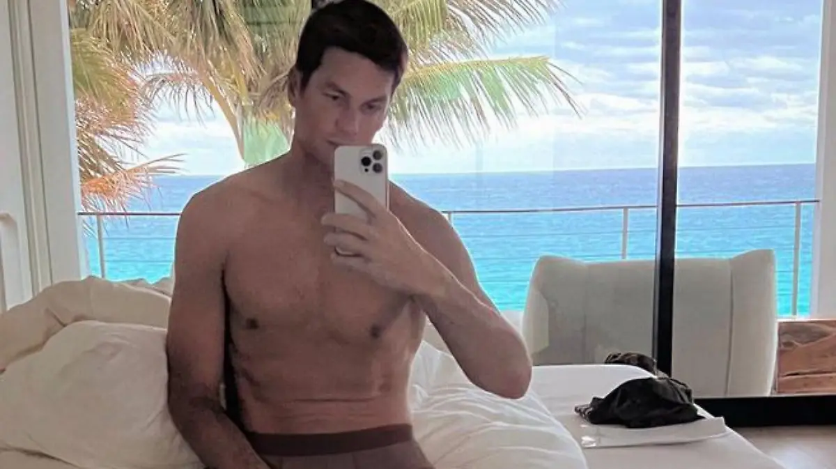 Der ehemalige Football-Superstar Tom Brady posiert in Unterhose.