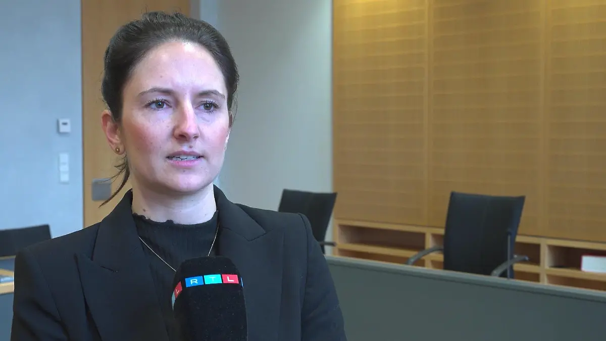 Gerichtssprecherin Marie-Theres Krahl im Gespräch mit RTL.