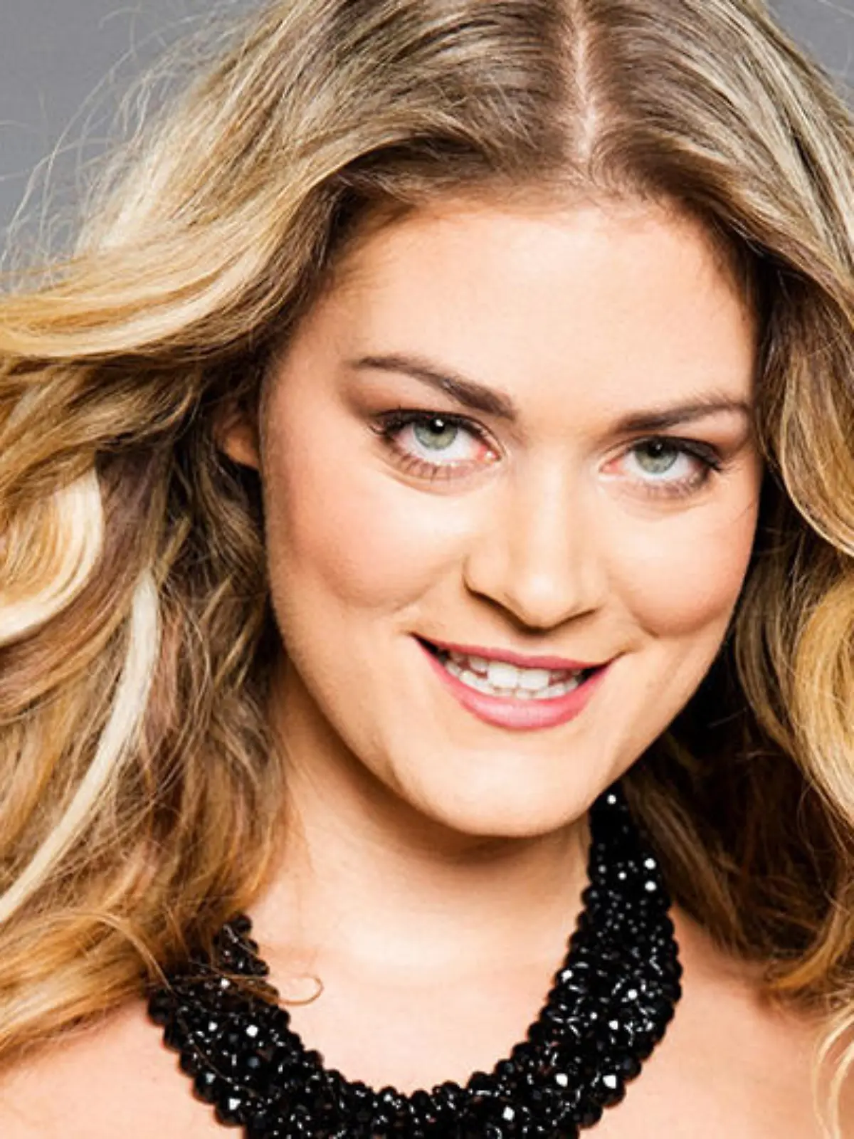 16zu9 christina