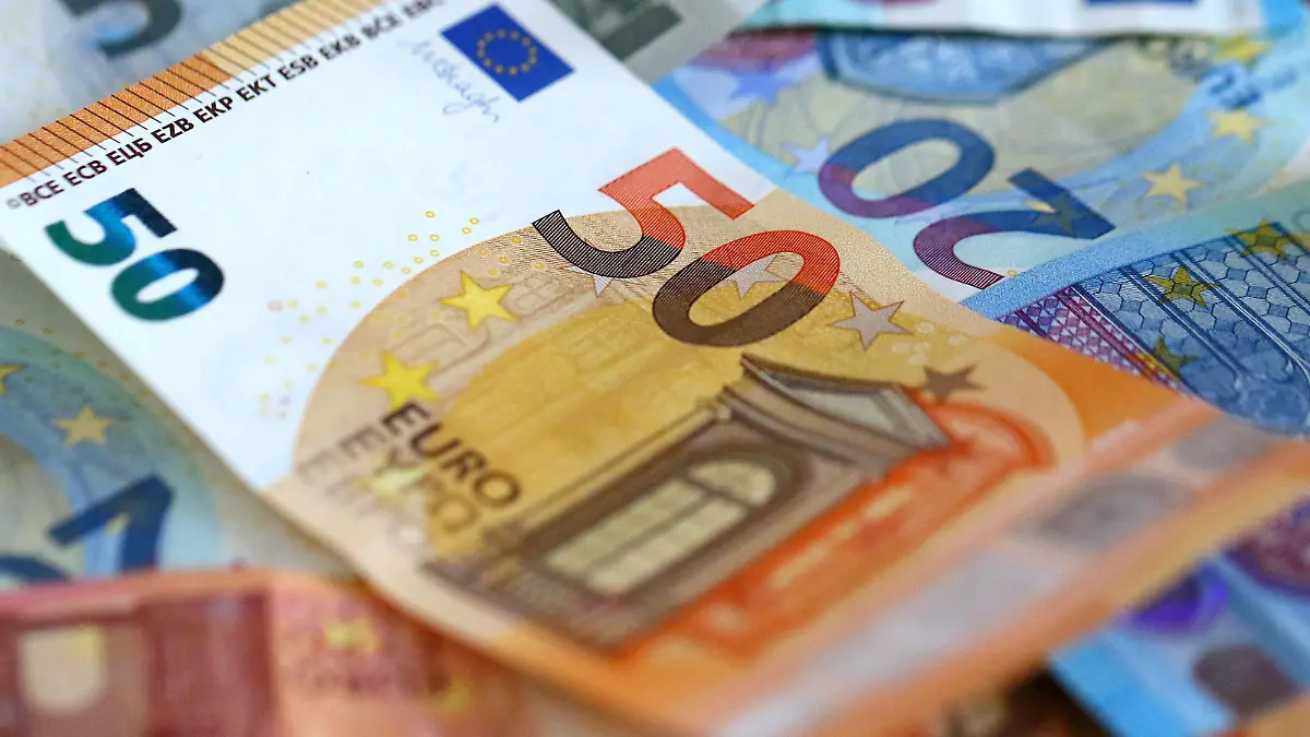 Symbolfoto zum Thema Geld und Inflation.