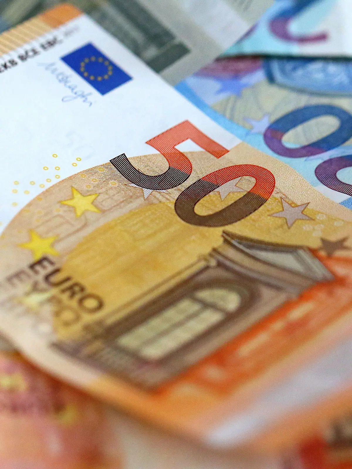 Symbolfoto zum Thema Geld und Inflation.