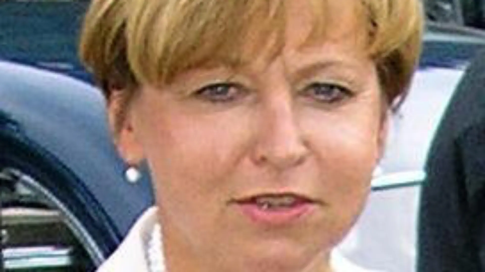 Mit diesem Foto von Maria Bögerl fahndet die Polizeidirektion Heidenheim seit Donnerstag (13.05.2010) nach der 54-Jährigen. Sie ist seit Mittwoch verschwunden. Auch von ihrem schwarz lackierten Auto (Mercedes A-Klasse) fehlt nach Polizeiangaben jede Spur. Nach dem derzeitigen Kenntnisstand ist sie offensichtlich entführt worden. Kurz nach ihrem Verschwinden erhielt ihr Ehemann eine Lösegeldforderung. Obwohl sämtliche Forderungen des Täters erfüllt worden sind, kam es bislang zu keiner Geldübergabe. Derzeit seien rund 300 Polizeibeamte, darunter zahlreiche Spezialkräfte, aus ganz Baden-Württemberg im Einsatz, so die Polizei. Foto: Polizei dpa/lnw (Achtung: bestmögliche Qualität)  +++(c) dpa - Bildfunk+++