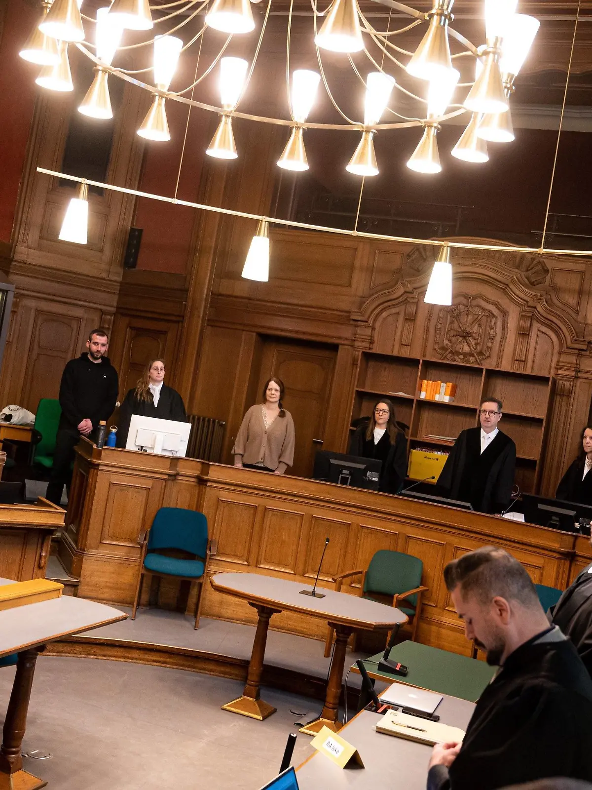 07.02.2023, Berlin: Der Prozesses nach der Todesfahrt in der Berliner Innenstadt mit einer Toten und zahlreichen Schwerverletzten beginnt. Der Deutsch-Armenier, nicht anwesend, soll am 8. Juni 2022 mit einem Auto auf dem Ku'damm und der Tauentzienstrasse mit Absicht in Fussgängergruppen gefahren sein. Die Berliner Staatsanwaltschaft wirft dem 29-Jährigen unter anderem vollendeten «Heimtückemord» sowie 16-fachen Mordversuch vor. Foto: Fabian Sommer/dpa +++ dpa-Bildfunk +++
