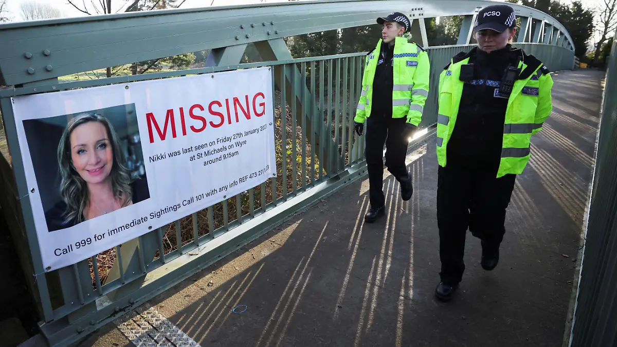 Police officers walk as they continue to search River Wyre for Nicola Bulley who is currently missing in Lancashire, Britain February 6, 2023. REUTERS/Phil Noble