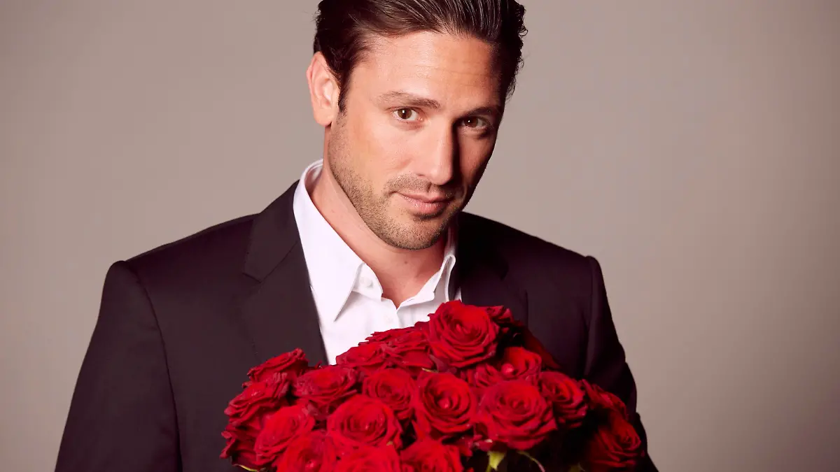 Der Bachelor hat die Qual der Wahl: Zu welchen romantischen Begegnungen wird es kommen? Welchen Damen gelingt es, die Konkurrenz auszustechen und den Bachelor um den Finger zu wickeln?