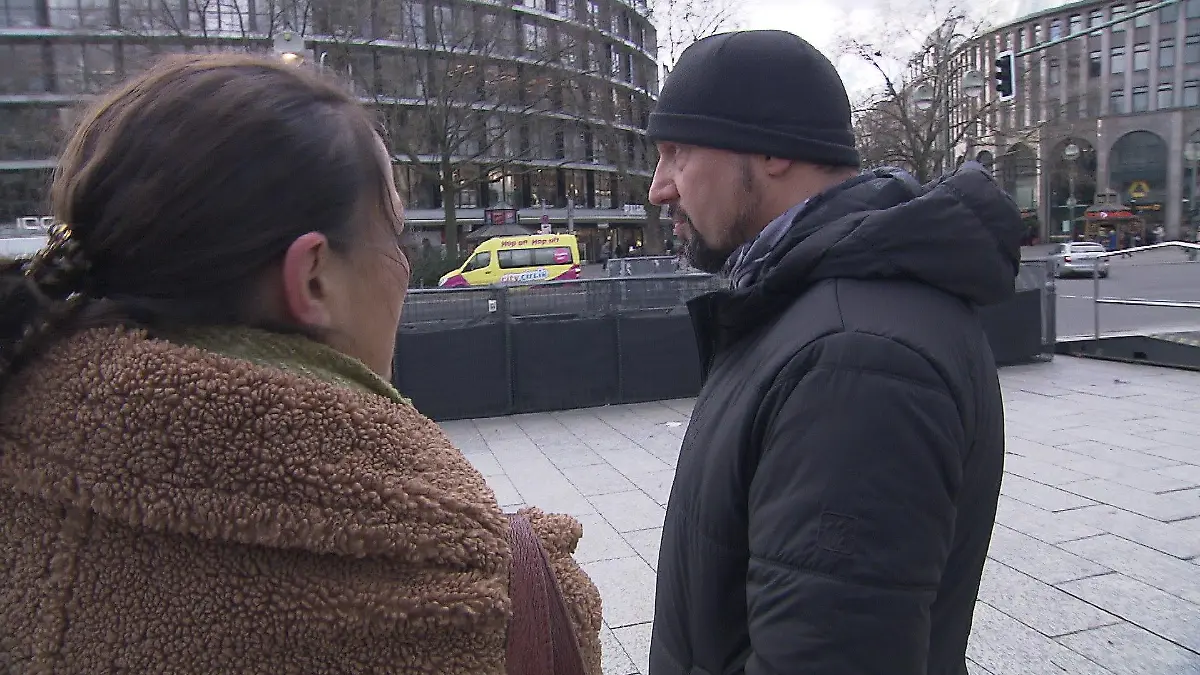 Selman T. im RTL-Interview. Er hat 2022 alles mit angesehen und noch versucht, mit dem Todesopfer zu sprechen.