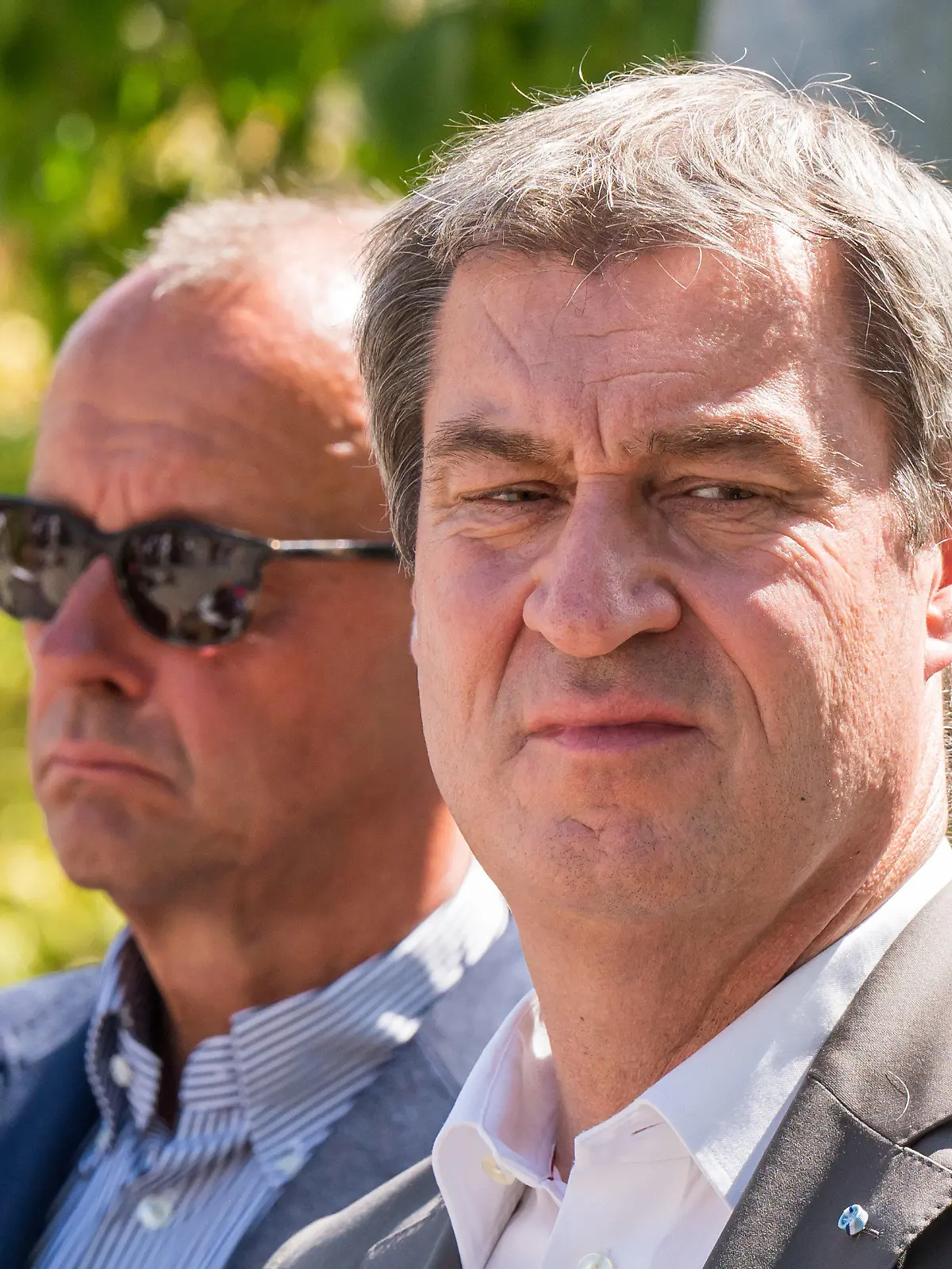 ARCHIV - 04.08.2022, Bayern, Essenbach: Friedrich Merz (l), CDU-Bundesvorsitzender, und Markus Söder (CSU), Ministerpräsident von Bayern, nehmen nach ihrem Besuch des Kernkraftwerk Isar 2 an einer Pressekonferenz teil. CSU-Chef Söder hat einer Kooperation mit der AfD auch auf kommunaler Ebene eine deutliche Absage erteilt und ist klar auf Distanz zum CDU-Vorsitzenden Merz gegangen. Foto: Peter Kneffel/dpa +++ dpa-Bildfunk +++