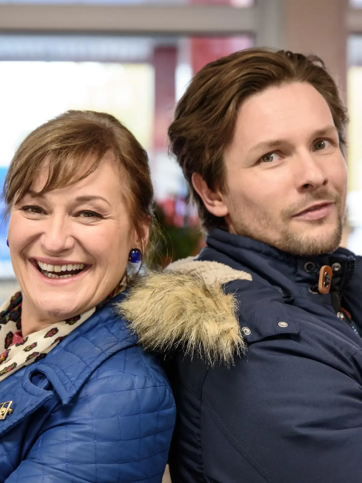 Sind ein gutes Team: Der frischgebackene Pflichtverteidiger Hannes Beck (Bert Tischendorf) und seine vorlaute Putzfrau Yasmina (Andreja Schneider).