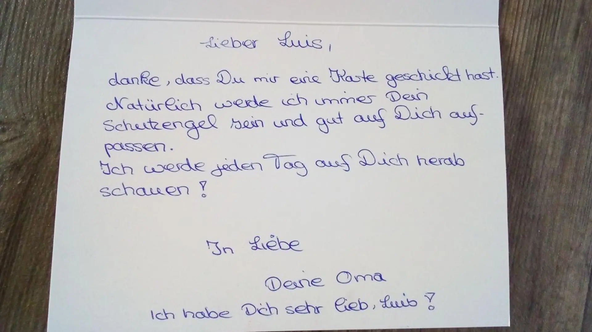Bei der Beerding schrieb Luis eine Postkarte an seine Oma - und  bekam eine Antwort.