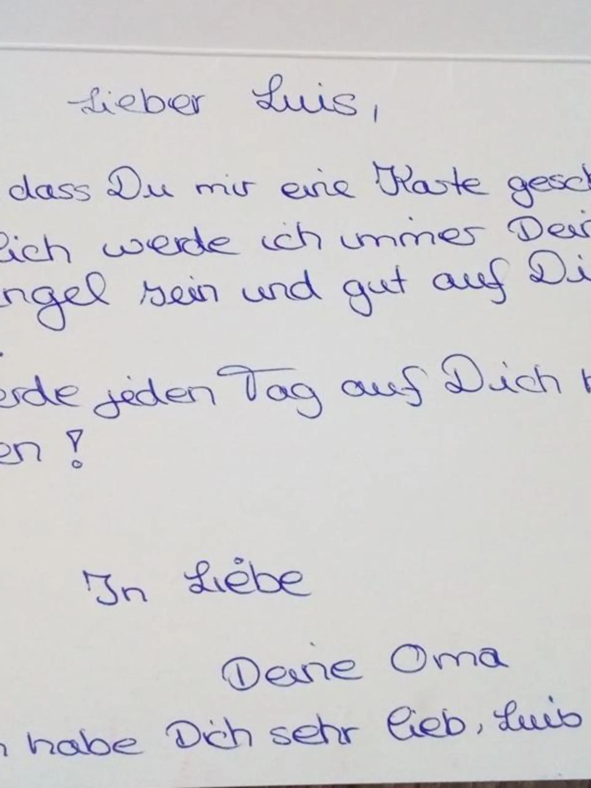 Bei der Beerding schrieb Luis eine Postkarte an seine Oma - und  bekam eine Antwort.
