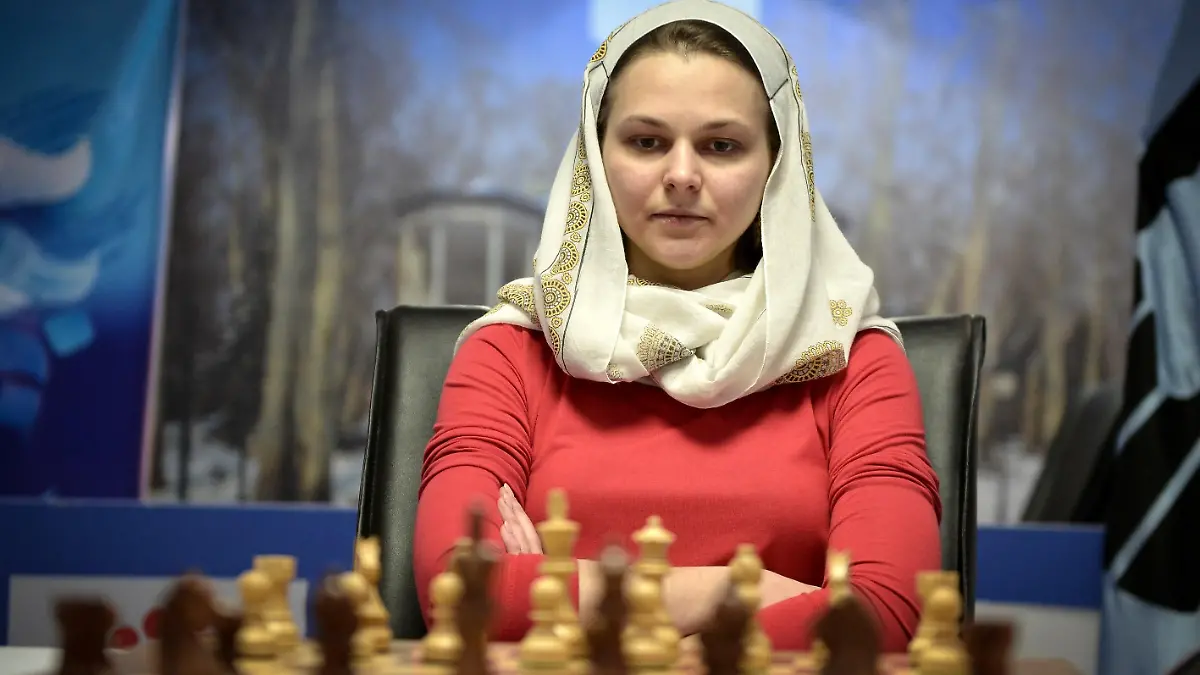 TEHRAN, IRAN - MARCH 03 : Anna Muzychuk of Ukraine plays against Tan Zhongyi (not seen) of China during the final day of the Women's World Chess Championship 2017 at Espinas Palace Hotel in Tehran, Iran on March 03, 2017. Fatemeh Bahrami / Anadolu Agency | Keine Weitergabe an Wiederverkäufer.