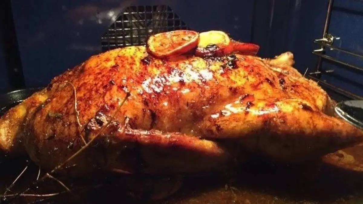 Gefüllte Gans mit Rotweinsoße - das „Punkt 12"-Rezept zum Nachkochen Gefüllte Gans mit Rotweinsoße - das „Punkt 12"-Rezept zum Nachkochen