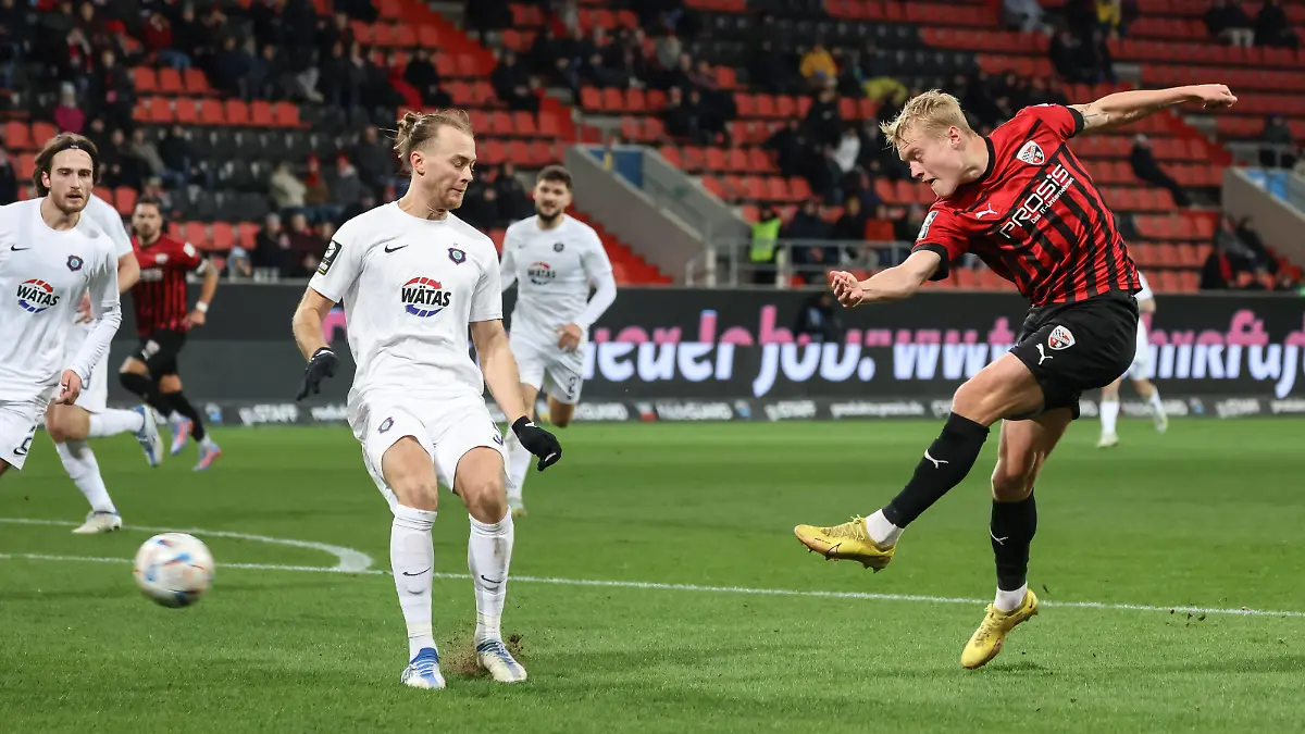3. Liga FC Ingolstadt 04 - Erzgebirge Aue Torchance Tobias Bech 11, FCI Burger Korbinian 5 Aue 3. Liga - FC Ingolstadt 04 Saison 2022/2023 Erzgebirge Aue *** 3 Liga FC Ingolstadt 04 Erzgebirge Aue goal chance Tobias Bech 11, FCI Burger Korbinian 5 Aue 3 Liga FC Ingolstadt 04 season 2022 2023 Erzgebirge Aue