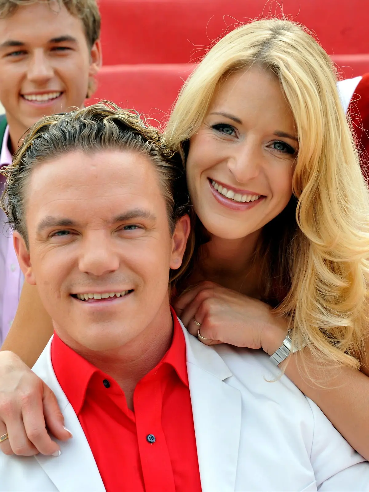 JAHRESRÜCKBLICK 2011 - Stefan Mross und Stefanie Hertel, Traumpaar der Volksmusik, posiert am 13.08.2009 in Rust (Ortenaukreis). Nach knapp fünf Jahren Ehe ließen die beiden am 21.09.2011 verkünden: «Stefanie Hertel und Stefan Mross haben sich vor einiger Zeit einvernehmlich getrennt, bleiben sich jedoch freundschaftlich verbunden und werden weiterhin zusammenarbeiten.» Foto: Rolf Haid  +++(c) dpa - Bildfunk+++