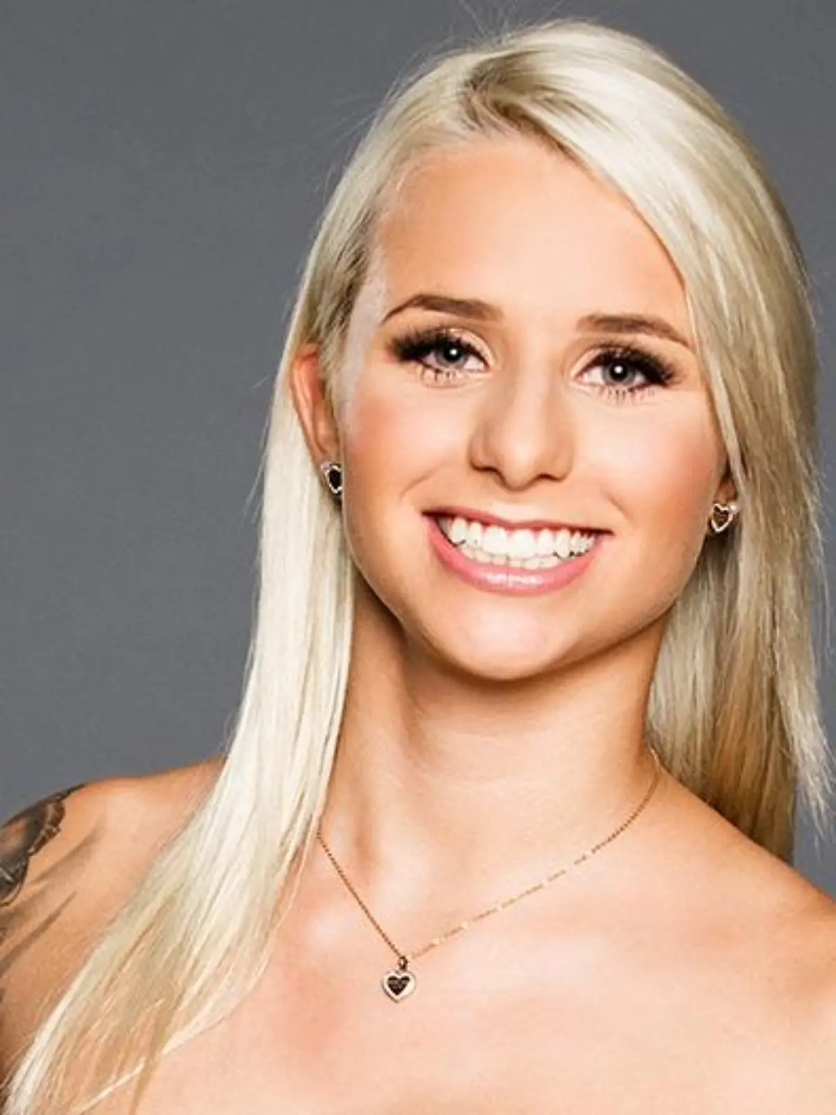 00Bachelor2018 Carina 940x529.png