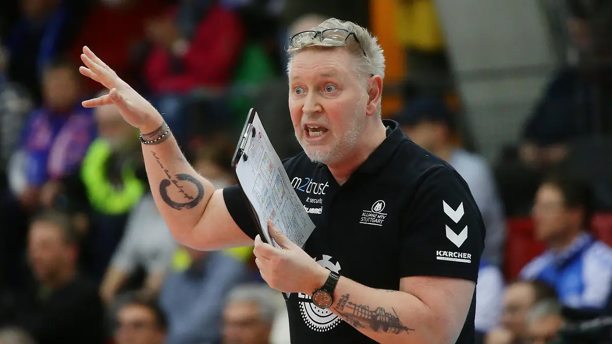 Stuttgart , CEV Champions League , Allianz MTV Stuttgart vs. LKS Commercecon Lodz , Trainer Tore Aleksandersen Stgt *** Stuttgart , CEV Champions League , Allianz MTV Stuttgart vs LKS Commercecon Lodz , Coach Tore Aleksandersen Stgt