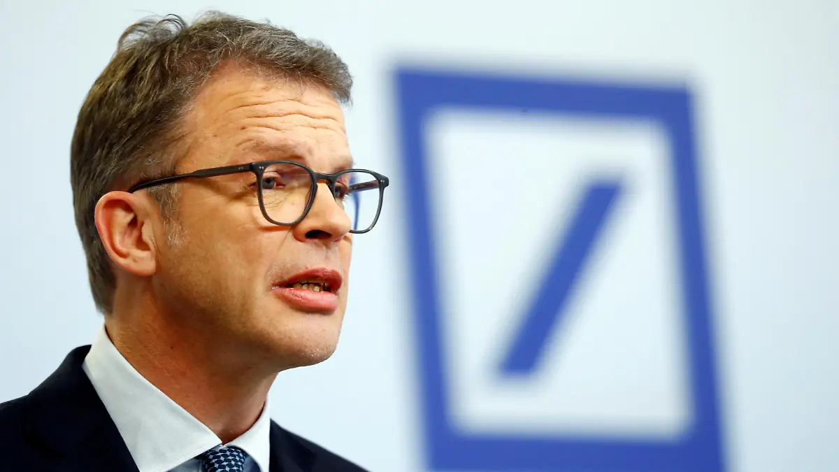 FILE PHOTO: Christian Sewing, CEO of Deutsche Bank AG, speaks during the bank's annual news conference in Frankfurt, Germany January 30, 2020. REUTERS/Ralph Orlowski/File Photo