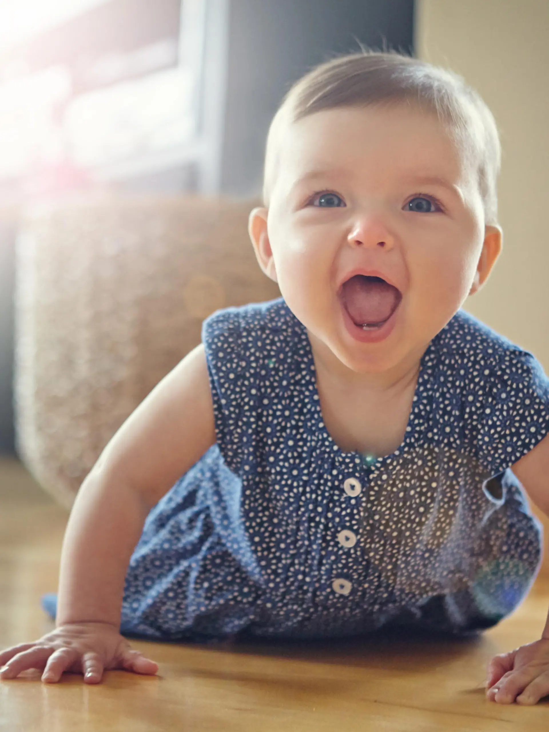 Shot of an adorable baby crawling on the living room floorhttp://195.154.178.81/DATA/i_collage/pu/shoots/805468.jpg