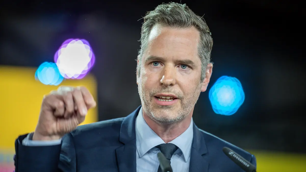 ARCHIV - 23.04.2022, Berlin: Christian Dürr, FDP Fraktionschef, spricht beim FDP-Bundesparteitag. FDP-Fraktionschef Christian Dürr hat der Forderung der SPD-Vorsitzenden Saskia Esken nach einem weiteren Aussetzen der Schuldenbremse deutlich widersprochen.(zu dpa "FDP-Fraktionschef Dürr widerspricht Esken bei Schuldenbremse") Foto: Michael Kappeler/dpa +++ dpa-Bildfunk +++