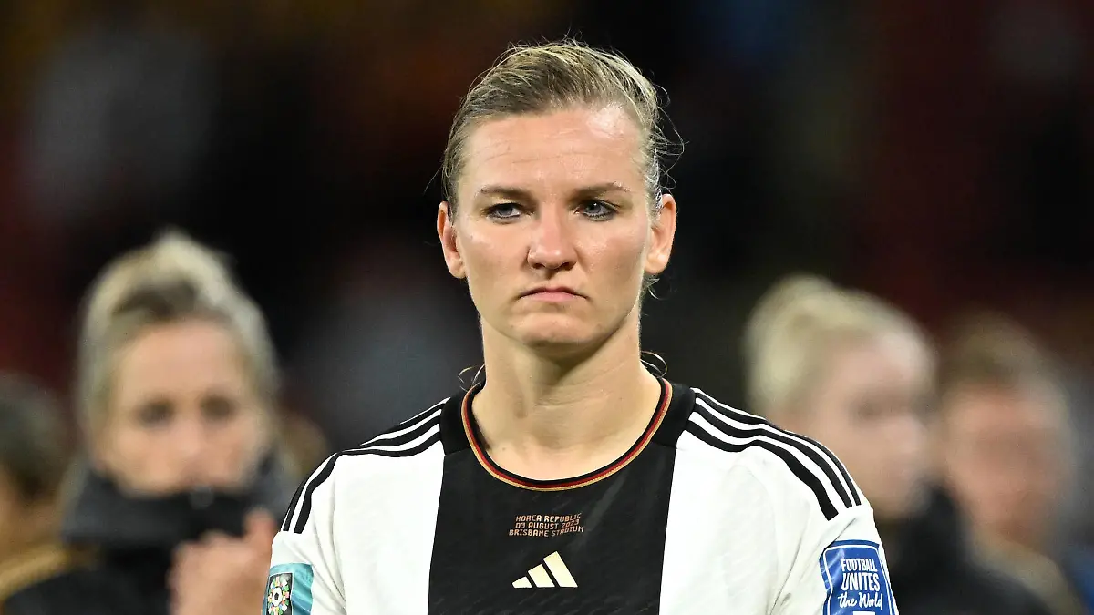 WWC23 KOREA GERMANY, Alexandra Popp of Germany and her team mates react following their 1 all draw eliminating Germany from the Womens World Cup during the FIFA Women s World Cup 2023 soccer match between Korea and Germany at Brisbane Stadium in Brisbane, Thursday, August 3, 2023. ACHTUNG: NUR REDAKTIONELLE NUTZUNG, KEINE ARCHIVIERUNG UND KEINE BUCHNUTZUNG BRISBANE QUEENSLAND AUSTRALIA PUBLICATIONxNOTxINxAUSxNZLxPNGxFIJxVANxSOLxTGA Copyright: xDARRENxENGLANDx 20230804001827255463