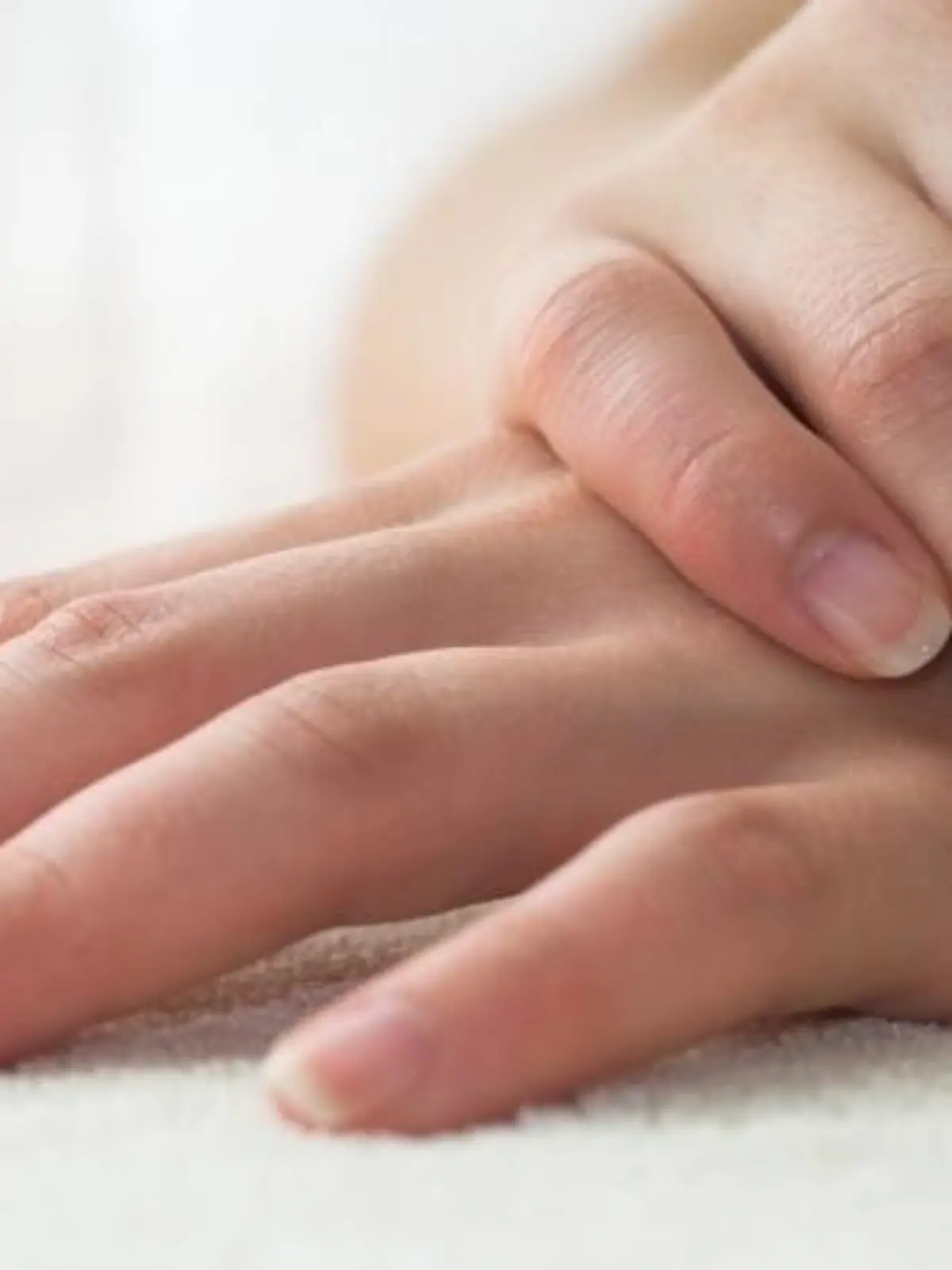 Bild zu: "Beauty-Hack: Schnelle Hilfe bei ewig trocknendem Nagellack"